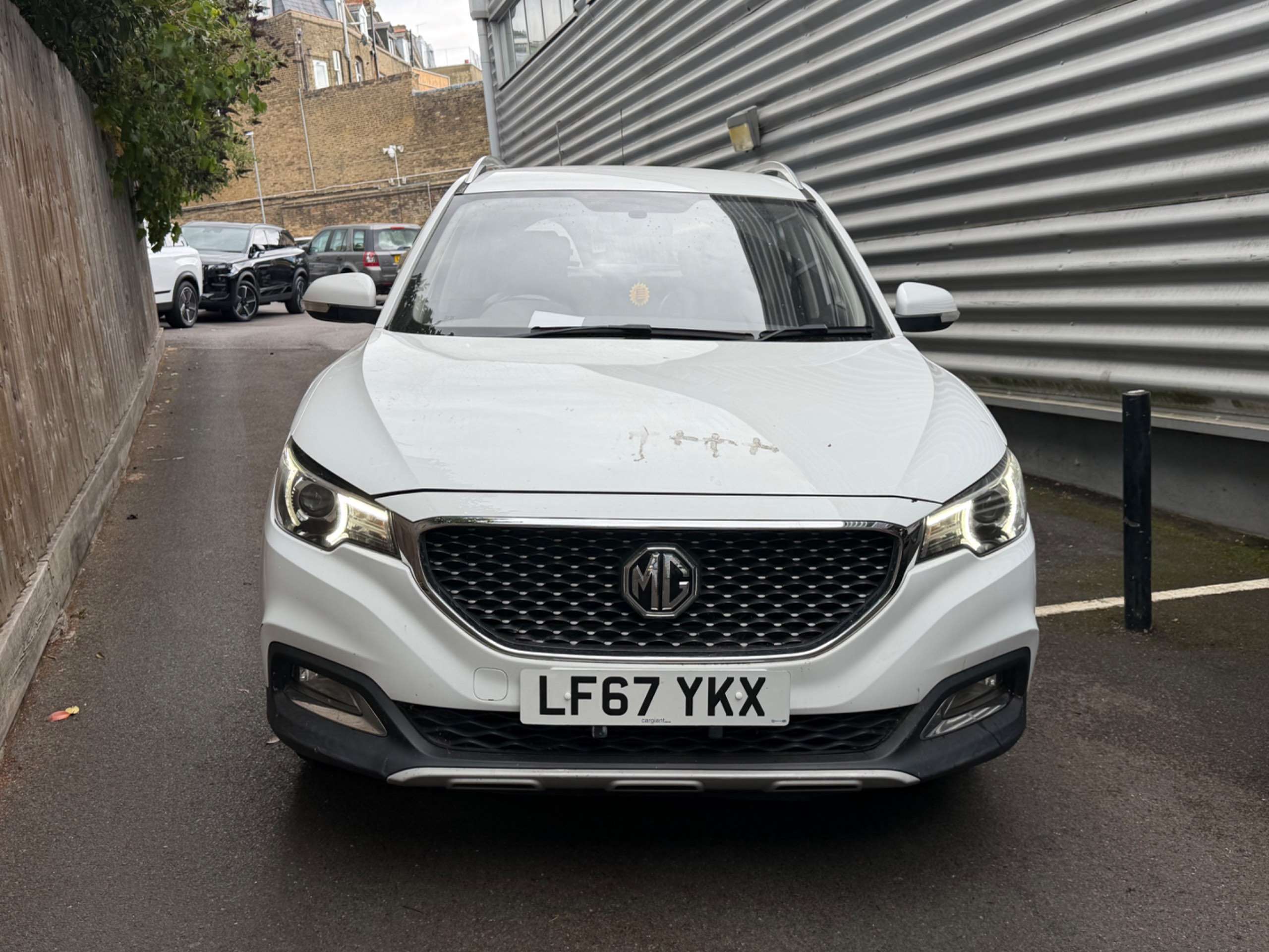 A 2018 MG ZS 1.0 T-GDI Exclusive SUV 5dr Petrol Auto Euro 6 (111 ps) A 2018 MG ZS 1.0 T-GDI Exclusive SUV 5dr Petrol Auto Euro 6 (111 ps)