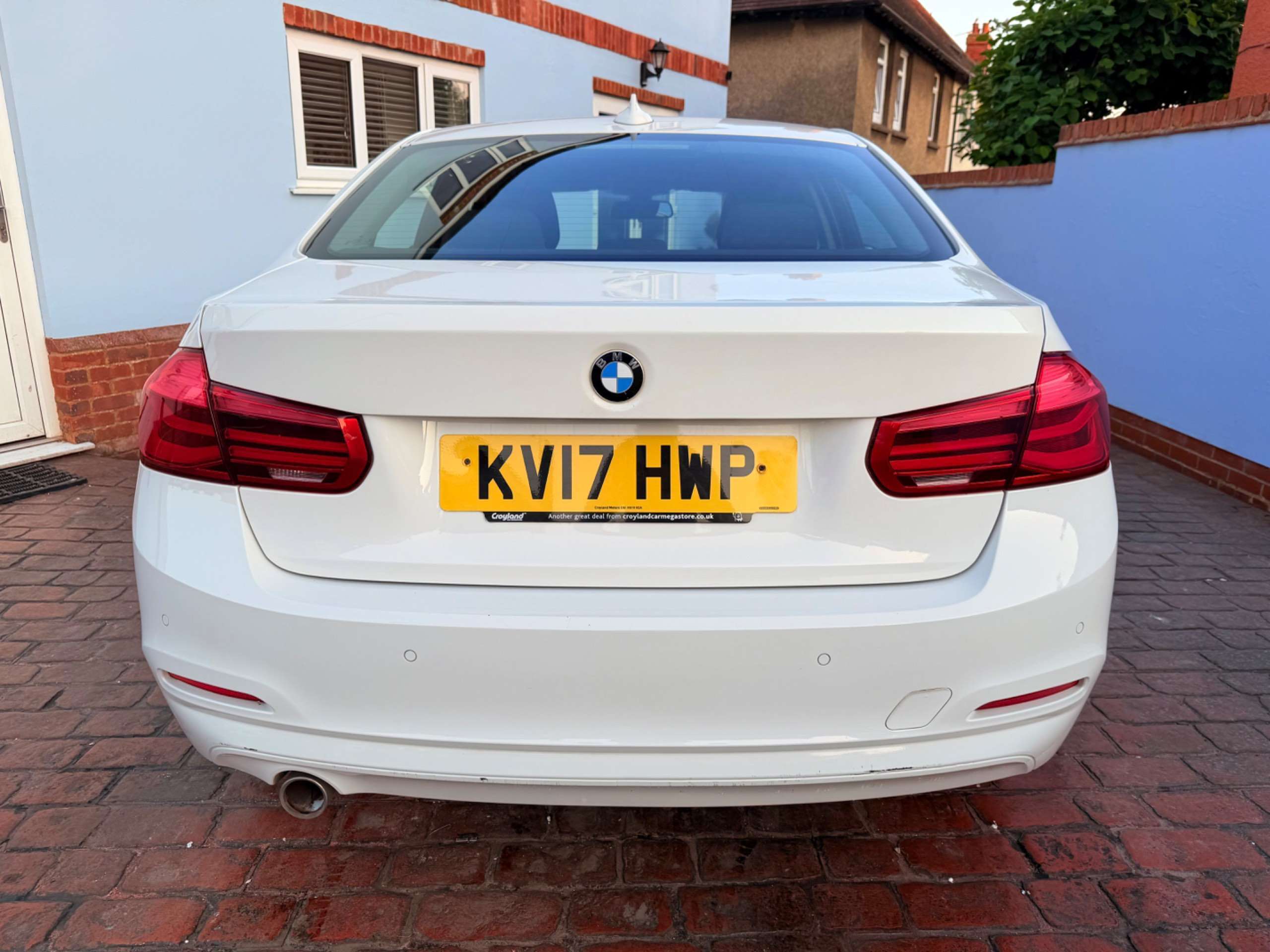 A 2017 BMW 3 SERIES 2.0 316d SE Saloon 4dr Diesel Manual Euro 6 (s/s) (116 ps) A 2017 BMW 3 SERIES 2.0 316d SE Saloon 4dr Diesel Manual Euro 6 (s/s) (116 ps)