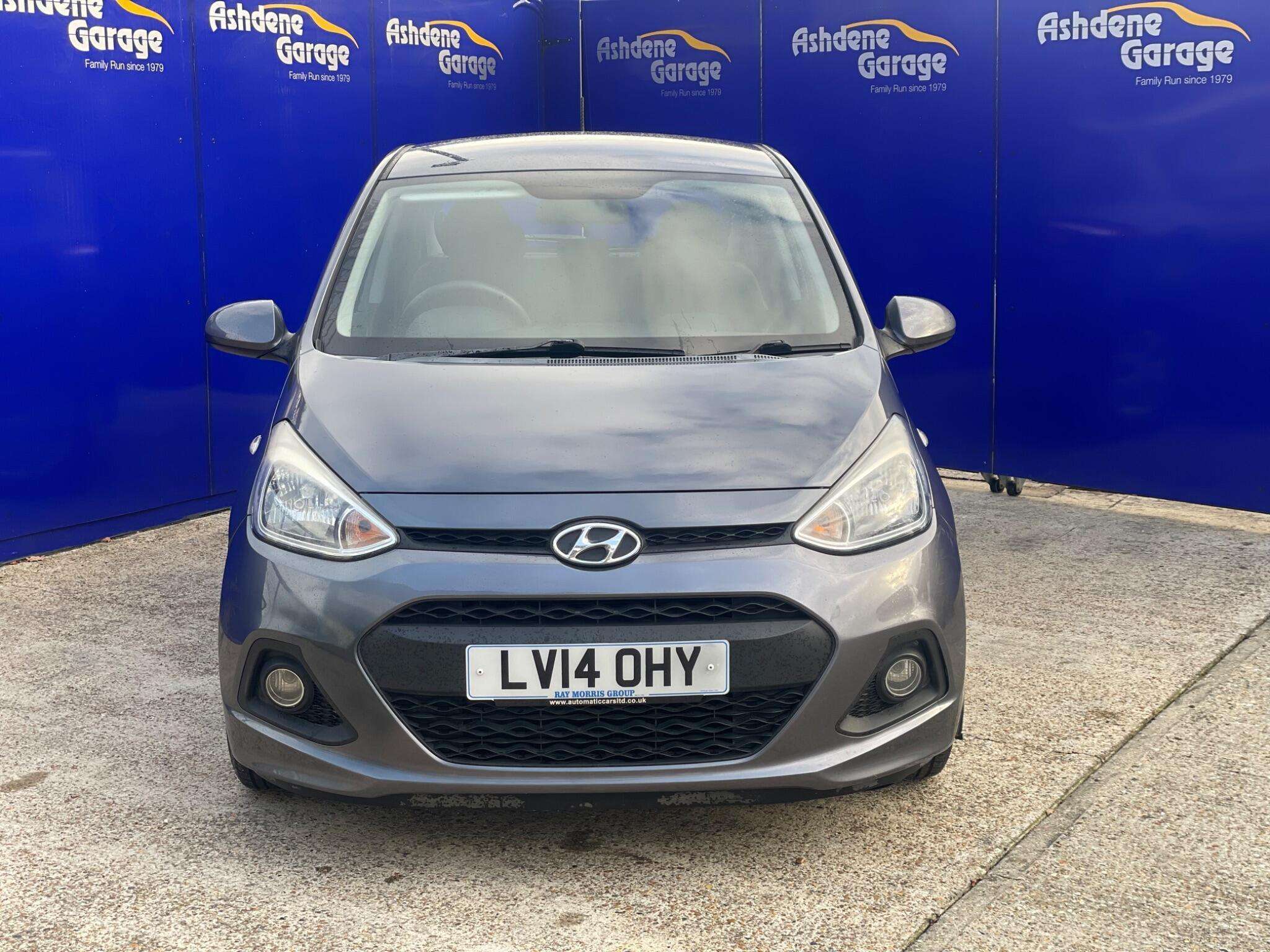 A 2014 HYUNDAI I10 1.2 SE Hatchback 5dr Petrol Auto Euro 5 (87 ps) A 2014 HYUNDAI I10 1.2 SE Hatchback 5dr Petrol Auto Euro 5 (87 ps)