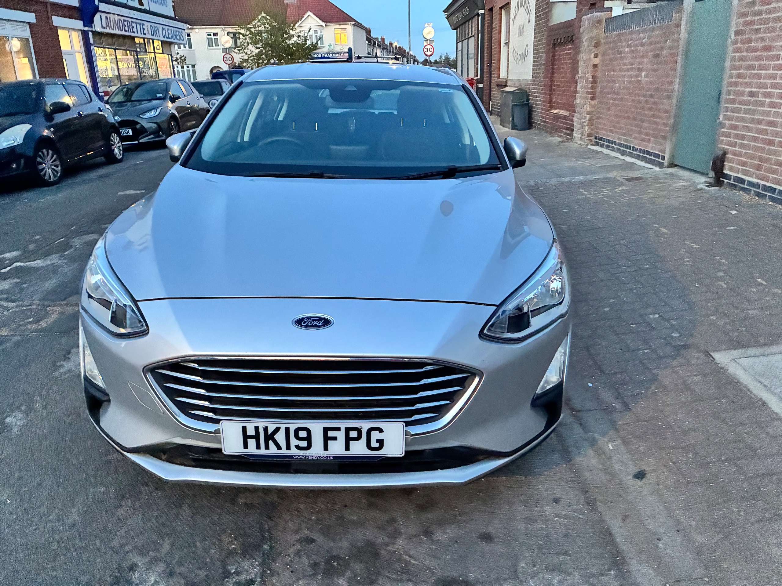 A 2019 FORD FOCUS 1.0T EcoBoost Titanium Hatchback 5dr Petrol Manual Euro 6 (s/s) (125 ps) A 2019 FORD FOCUS 1.0T EcoBoost Titanium Hatchback 5dr Petrol Manual Euro 6 (s/s) (125 ps)