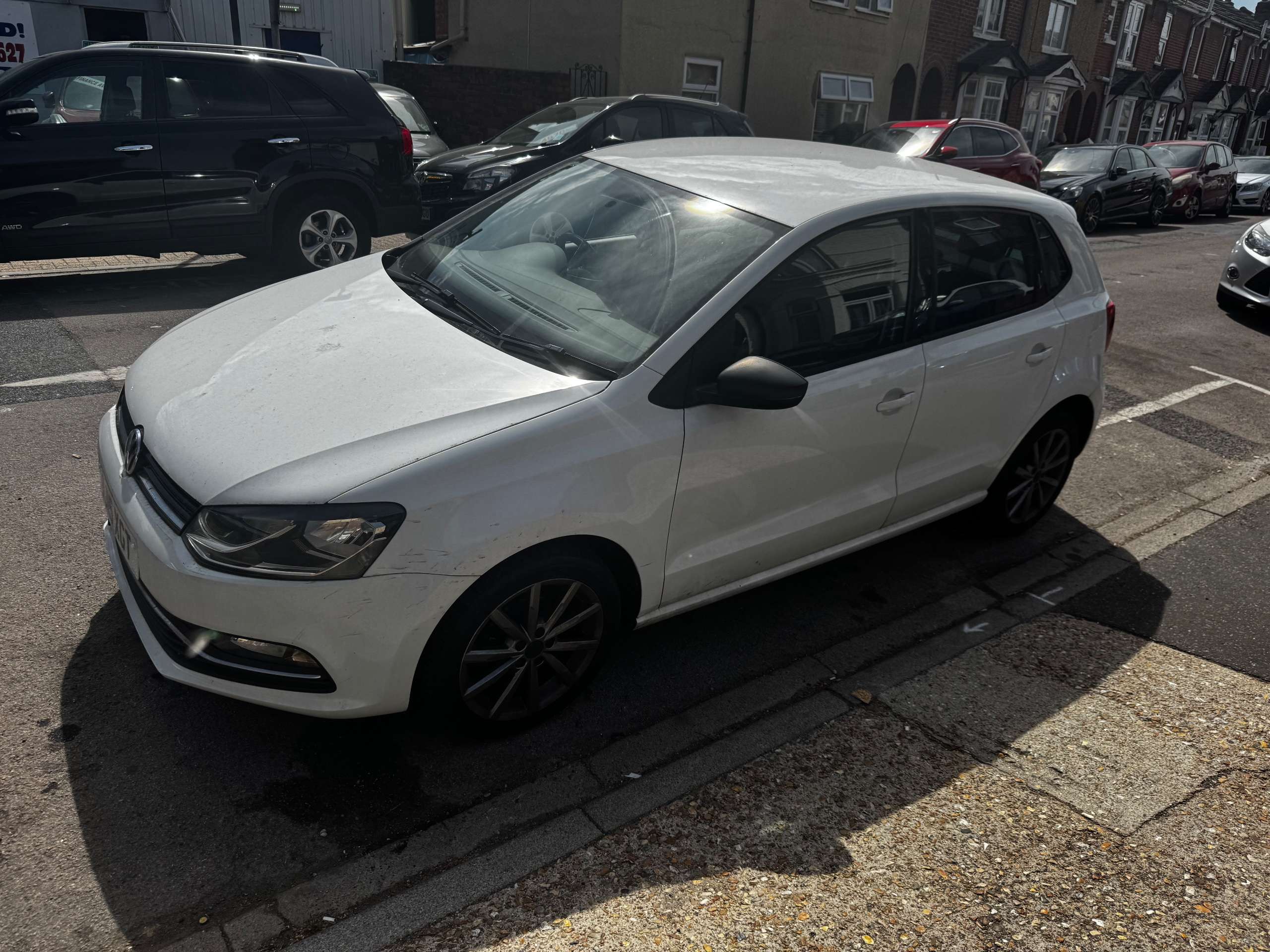 A 2015 VOLKSWAGEN POLO 1.2 TSI BlueMotion Tech SE Design Hatchback 5dr Petrol Manual Euro 6 (s/s) (90 ps) A 2015 VOLKSWAGEN POLO 1.2 TSI BlueMotion Tech SE Design Hatchback 5dr Petrol Manual Euro 6 (s/s) (90 ps)
