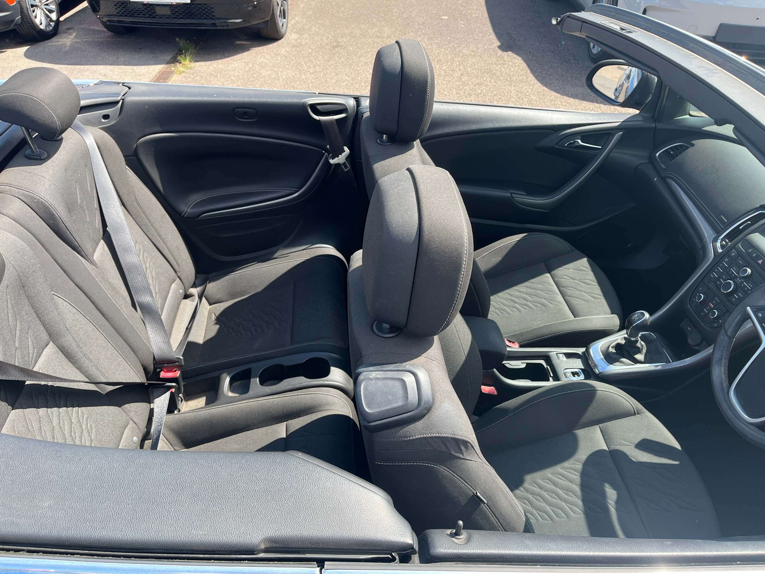A 2013 VAUXHALL CASCADA 2.0 CDTi SE Convertible 2dr Diesel Manual Euro 5 (s/s) (165 ps) A 2013 VAUXHALL CASCADA 2.0 CDTi SE Convertible 2dr Diesel Manual Euro 5 (s/s) (165 ps)