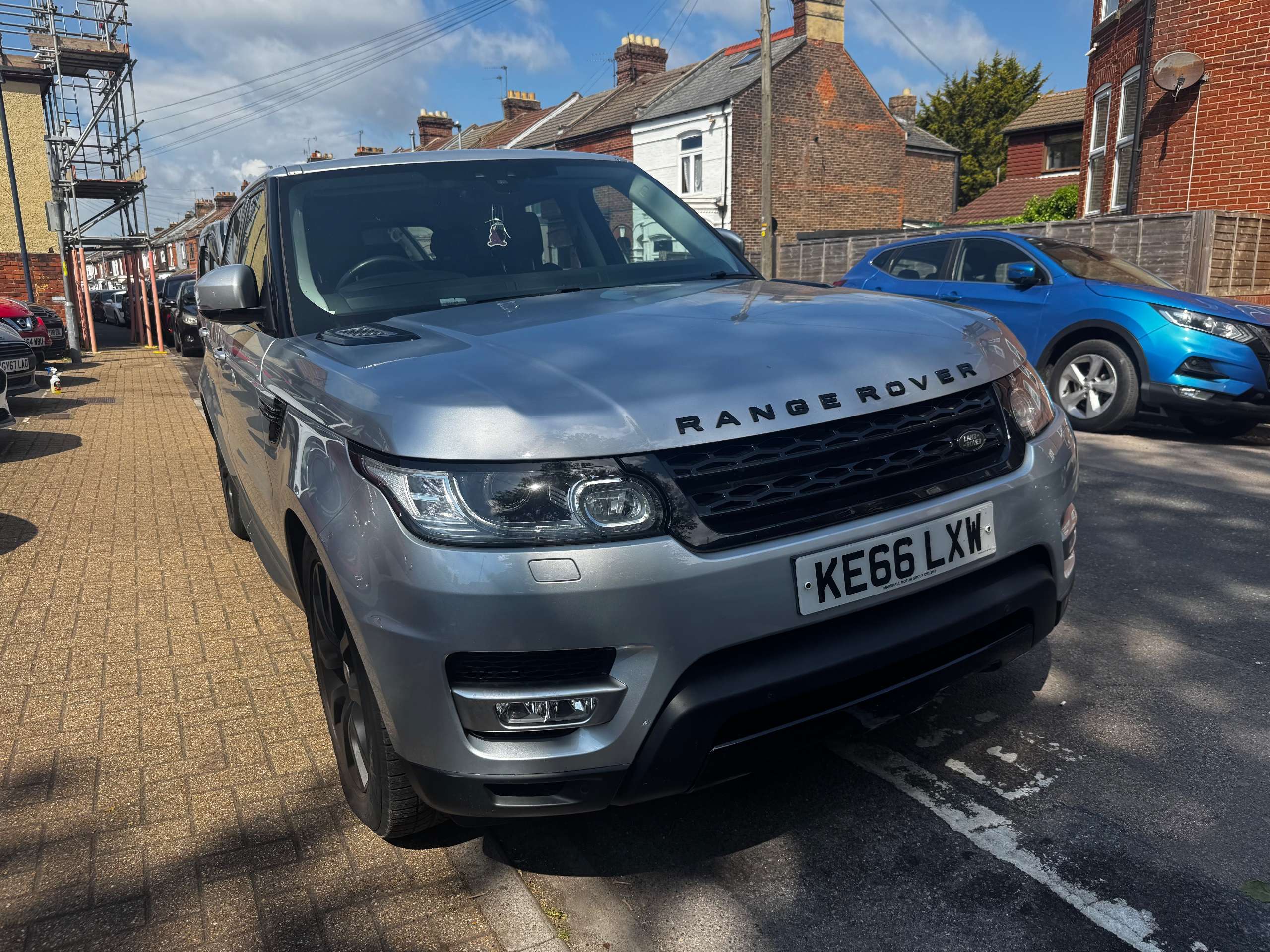 A 2017 LAND ROVER RANGE ROVER SPORT 3.0 SD V6 HSE SUV 5dr Diesel Auto 4WD Euro 6 (s/s) (306 ps) A 2017 LAND ROVER RANGE ROVER SPORT 3.0 SD V6 HSE SUV 5dr Diesel Auto 4WD Euro 6 (s/s) (306 ps)