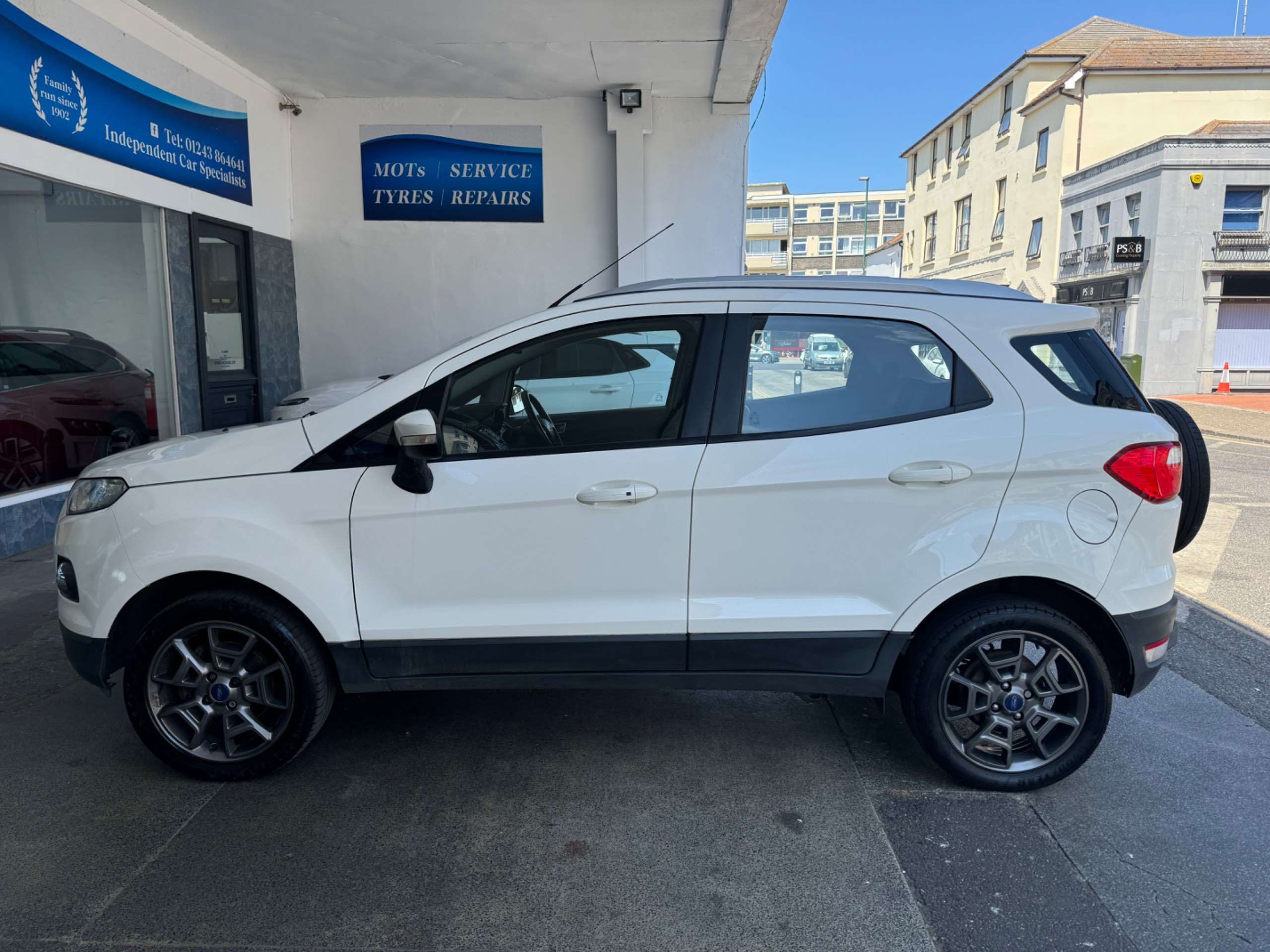 A 2014 FORD ECOSPORT 1.5 TDCi Titanium SUV 5dr Diesel Manual 2WD Euro 5 (90 ps) A 2014 FORD ECOSPORT 1.5 TDCi Titanium SUV 5dr Diesel Manual 2WD Euro 5 (90 ps)