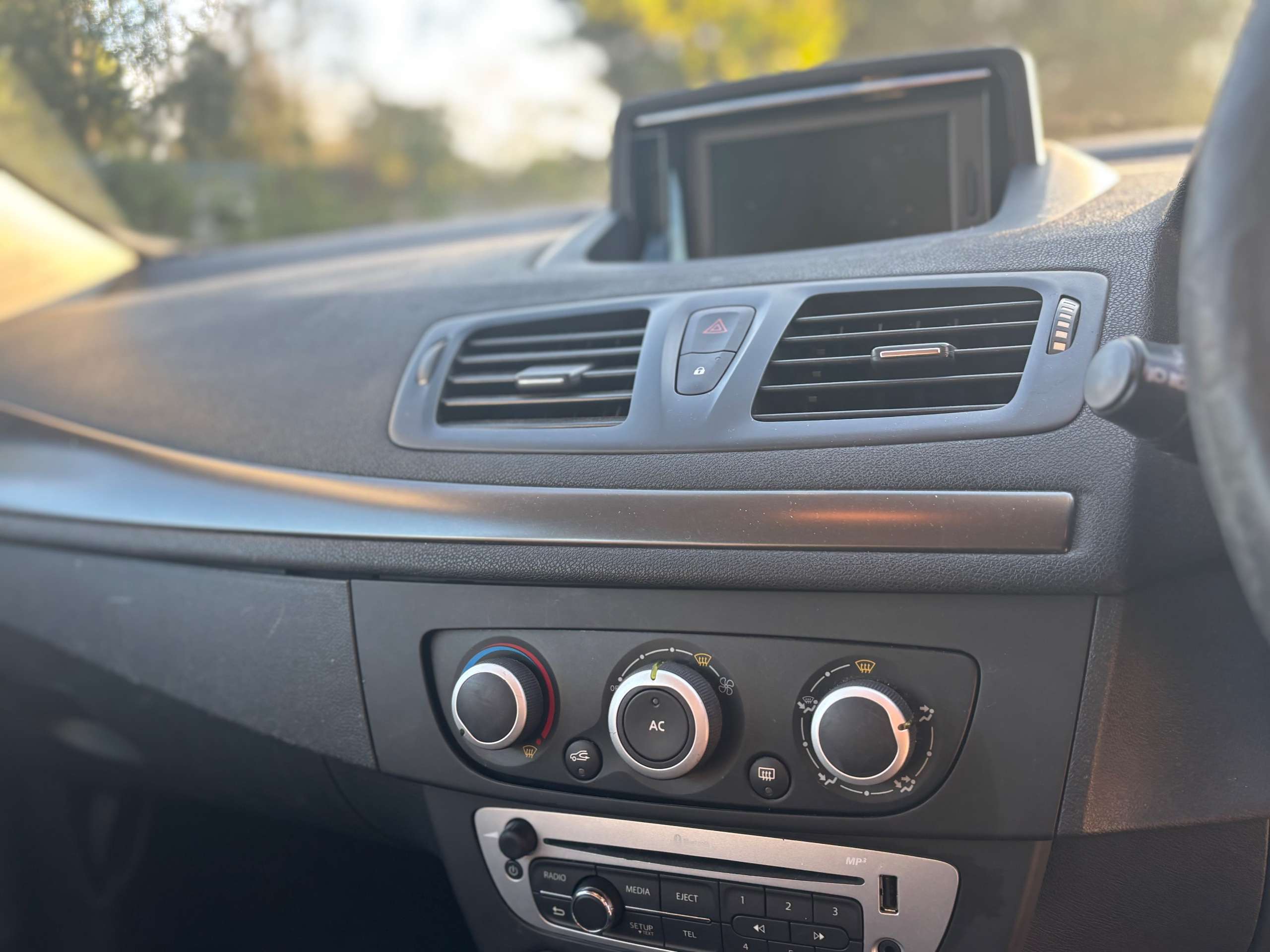 2014 RENAULT MEGANE 2014 RENAULT MEGANE