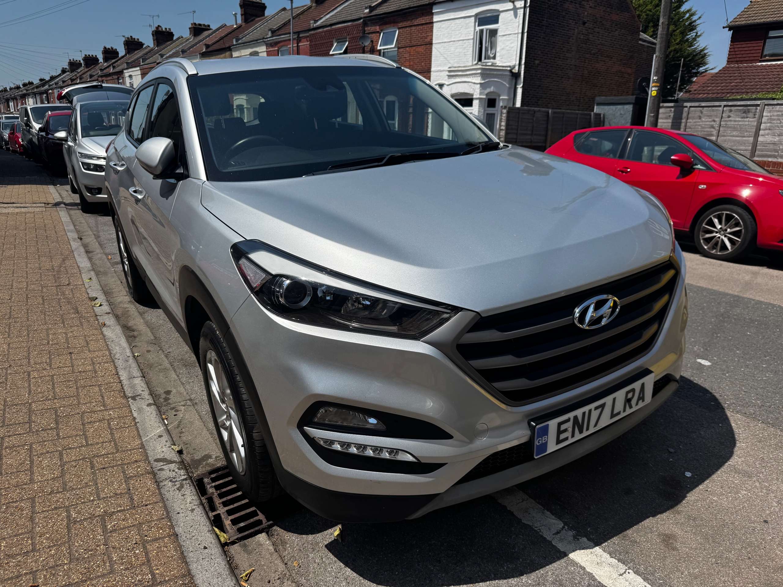 A 2017 HYUNDAI TUCSON 1.6 GDi Blue Drive SE SUV 5dr Petrol Manual Euro 6 (s/s) (132 ps) A 2017 HYUNDAI TUCSON 1.6 GDi Blue Drive SE SUV 5dr Petrol Manual Euro 6 (s/s) (132 ps)
