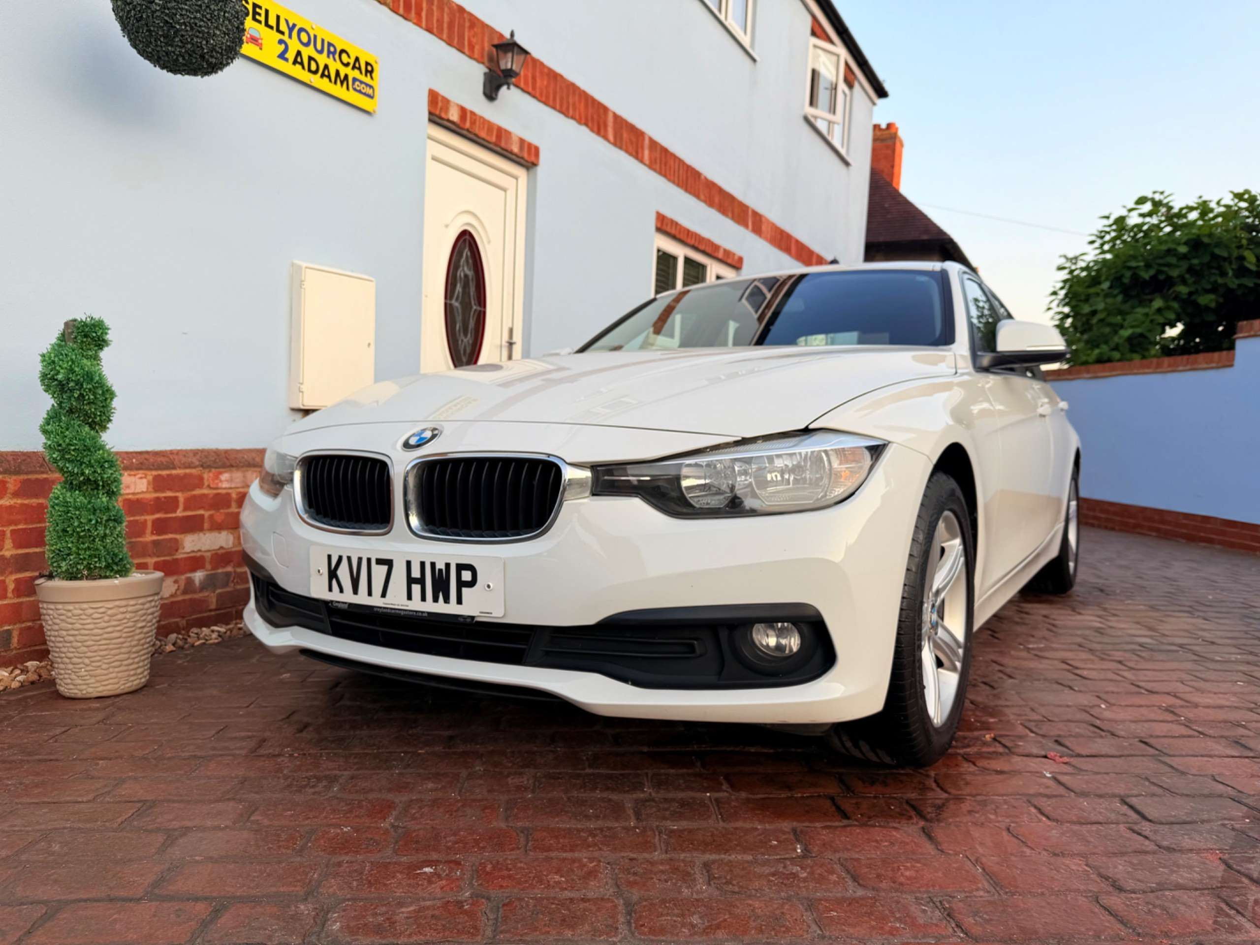 A 2017 BMW 3 SERIES 2.0 316d SE Saloon 4dr Diesel Manual Euro 6 (s/s) (116 ps) A 2017 BMW 3 SERIES 2.0 316d SE Saloon 4dr Diesel Manual Euro 6 (s/s) (116 ps)