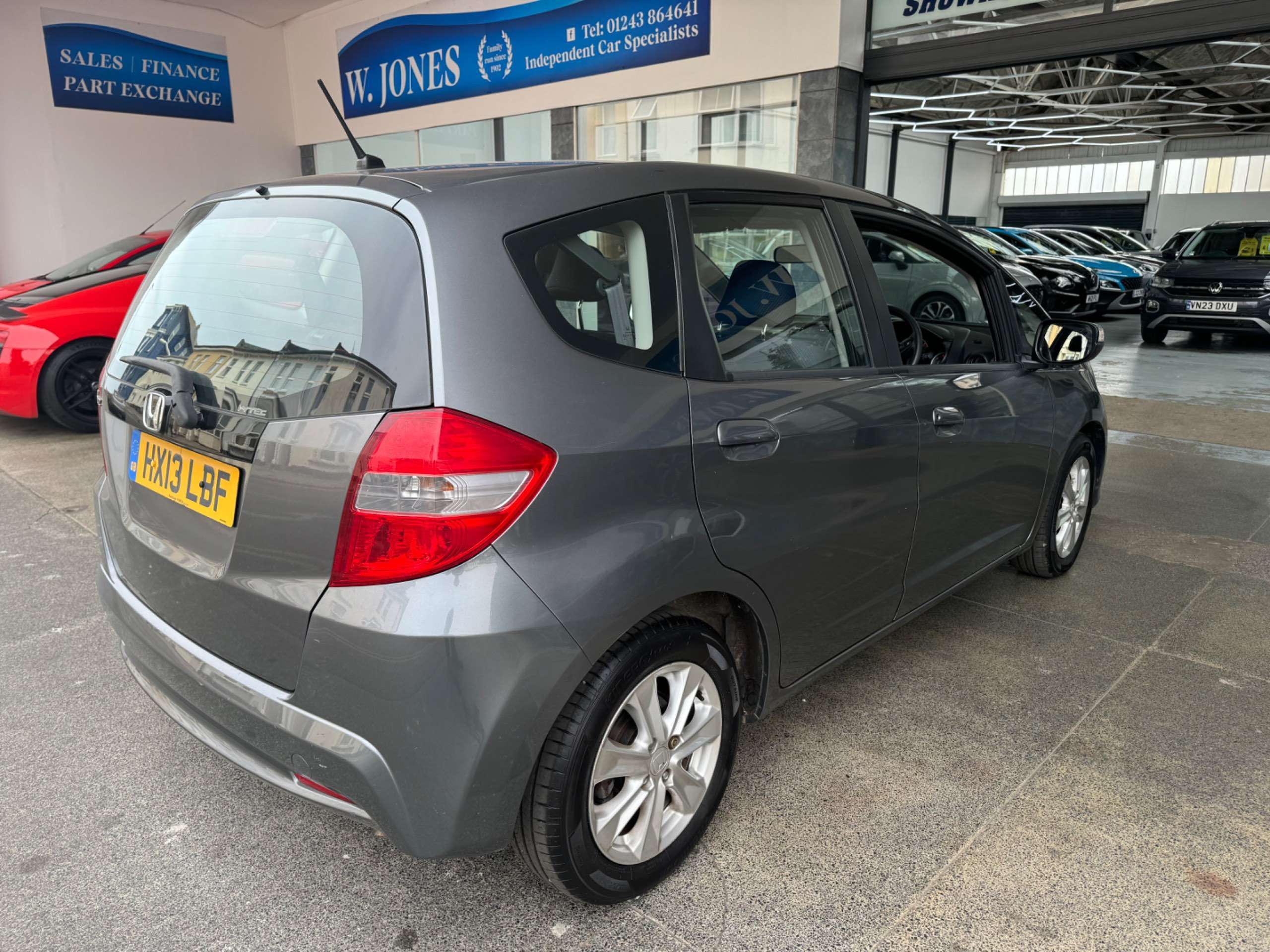 A 2013 HONDA JAZZ 1.4 i-VTEC ES Hatchback 5dr Petrol CVT Euro 5 (99 ps) A 2013 HONDA JAZZ 1.4 i-VTEC ES Hatchback 5dr Petrol CVT Euro 5 (99 ps)