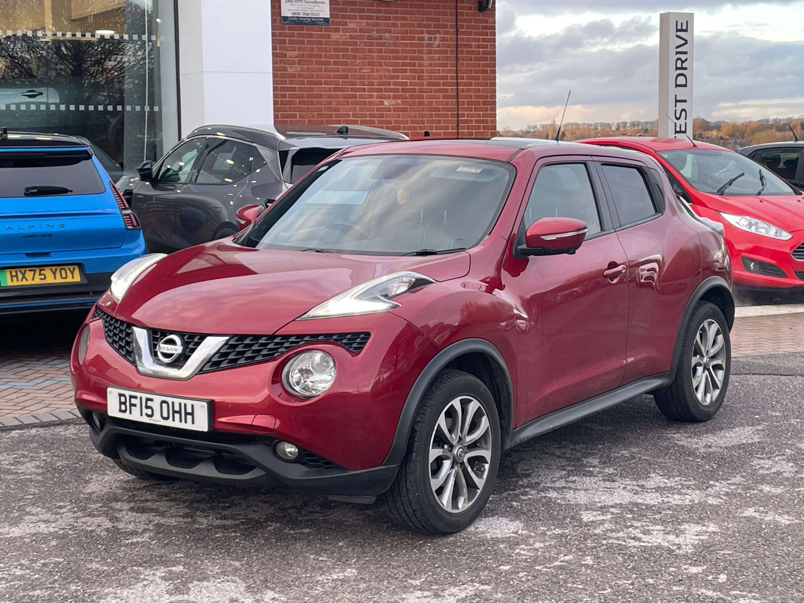 A 2015 NISSAN JUKE 1.2 DIG-T Tekna SUV 5dr Petrol Manual Euro 5 (s/s) Euro 5 (115 ps) A 2015 NISSAN JUKE 1.2 DIG-T Tekna SUV 5dr Petrol Manual Euro 5 (s/s) Euro 5 (115 ps)