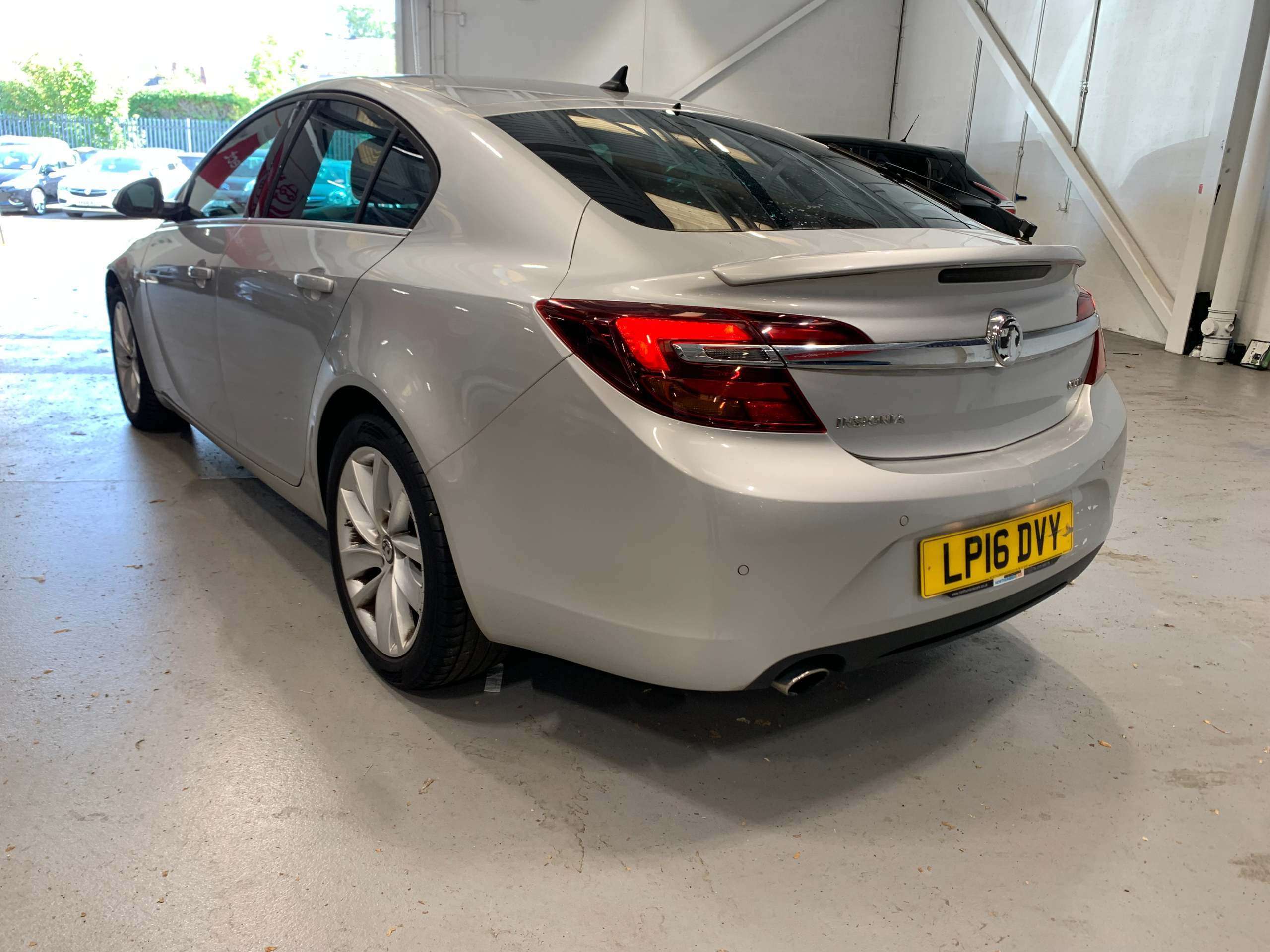 A 2016 VAUXHALL INSIGNIA 2.0 CDTi SRi Nav Hatchback 5dr Diesel Manual Euro 6 (s/s) (170 ps) A 2016 VAUXHALL INSIGNIA 2.0 CDTi SRi Nav Hatchback 5dr Diesel Manual Euro 6 (s/s) (170 ps)