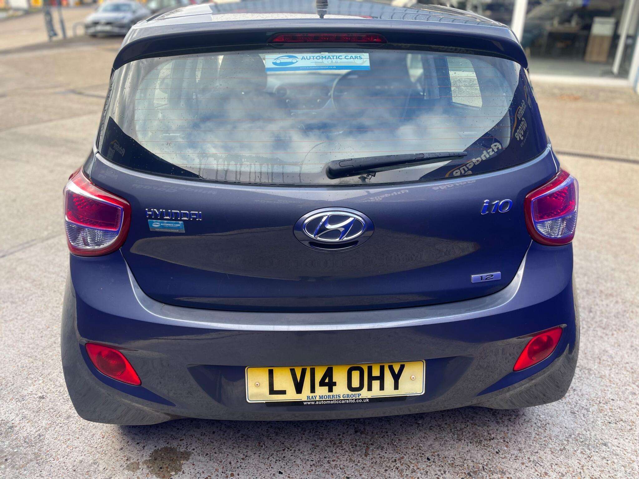 A 2014 HYUNDAI I10 1.2 SE Hatchback 5dr Petrol Auto Euro 5 (87 ps) A 2014 HYUNDAI I10 1.2 SE Hatchback 5dr Petrol Auto Euro 5 (87 ps)