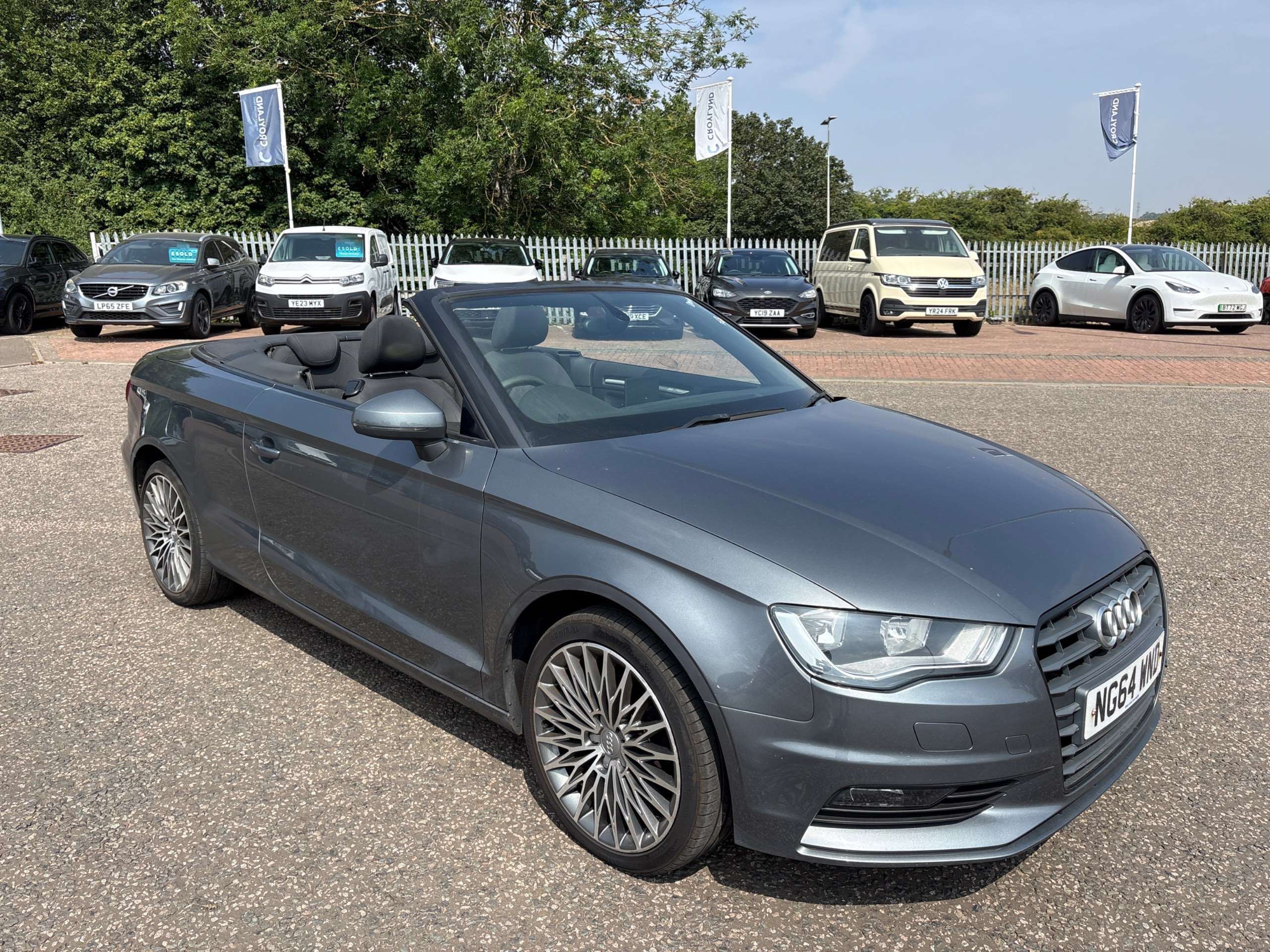 A 2014 AUDI A3 CABRIOLET 1.6 TDI SE Convertible 2dr Diesel Manual Euro 6 (s/s) (110 ps) A 2014 AUDI A3 CABRIOLET 1.6 TDI SE Convertible 2dr Diesel Manual Euro 6 (s/s) (110 ps)