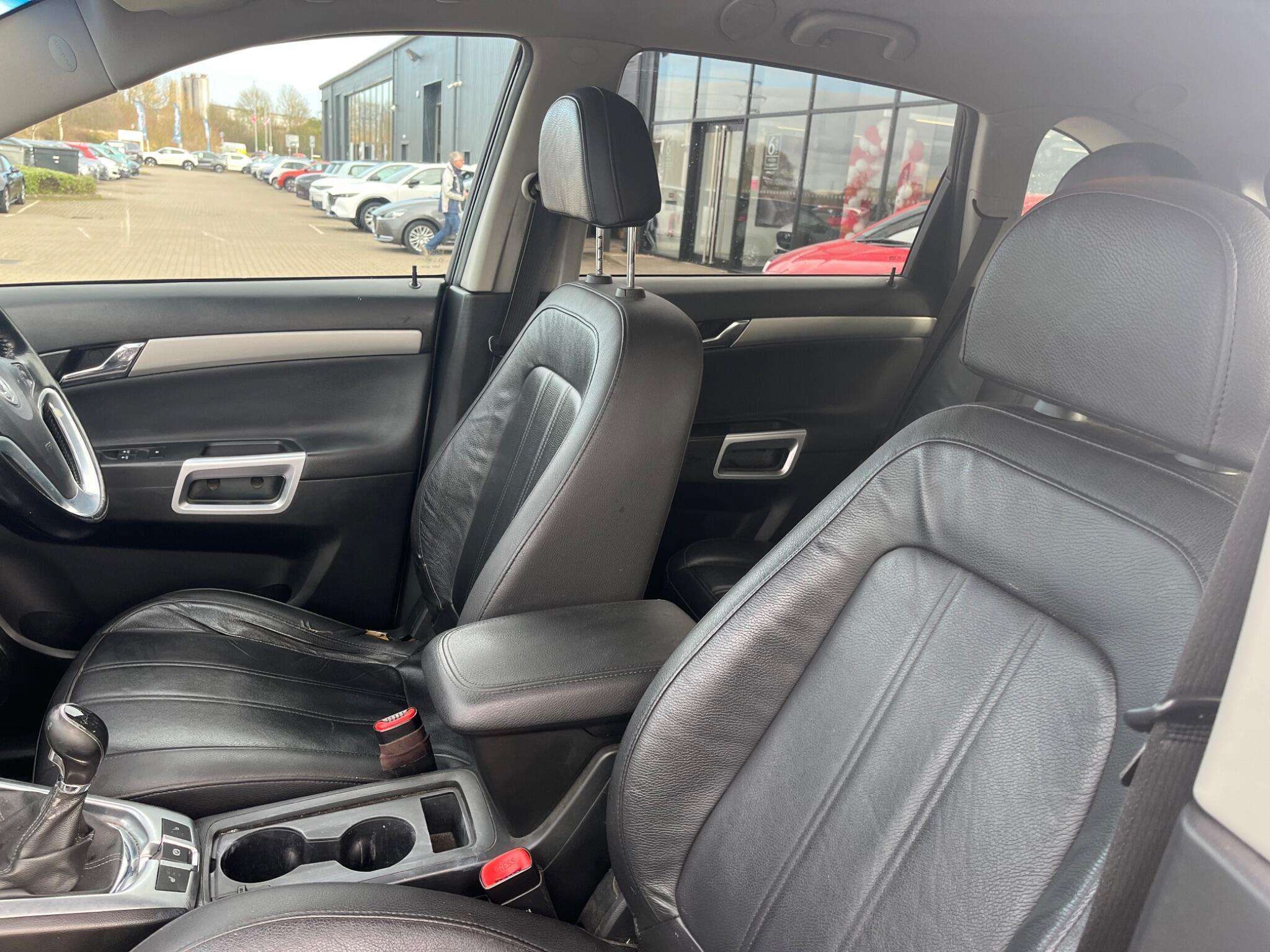 A 2014 VAUXHALL ANTARA 2.2 CDTi Diamond SUV 5dr Diesel Manual 4WD Euro 5 (s/s) (163 ps) A 2014 VAUXHALL ANTARA 2.2 CDTi Diamond SUV 5dr Diesel Manual 4WD Euro 5 (s/s) (163 ps)