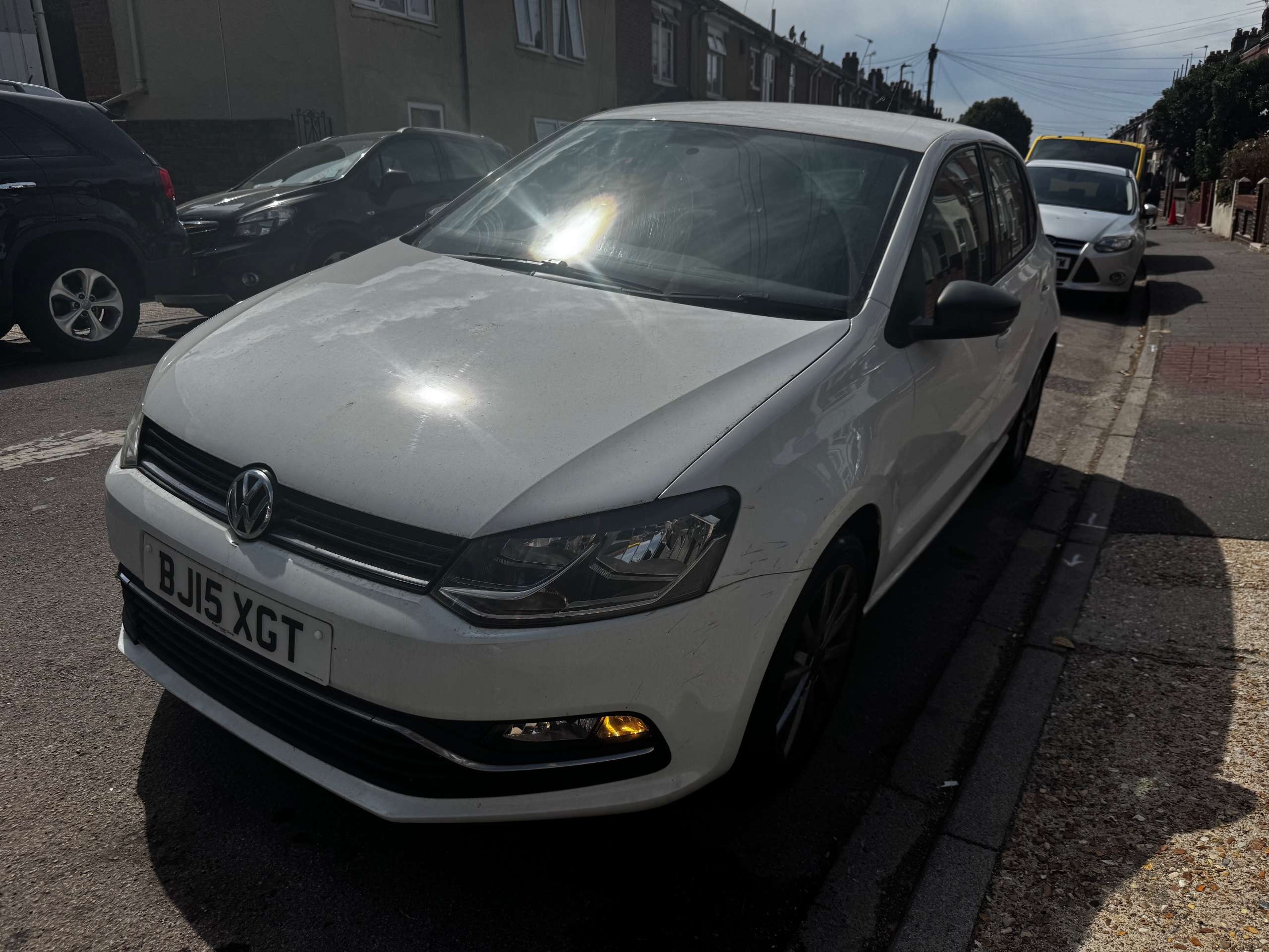 A 2015 VOLKSWAGEN POLO 1.2 TSI BlueMotion Tech SE Design Hatchback 5dr Petrol Manual Euro 6 (s/s) (90 ps) A 2015 VOLKSWAGEN POLO 1.2 TSI BlueMotion Tech SE Design Hatchback 5dr Petrol Manual Euro 6 (s/s) (90 ps)
