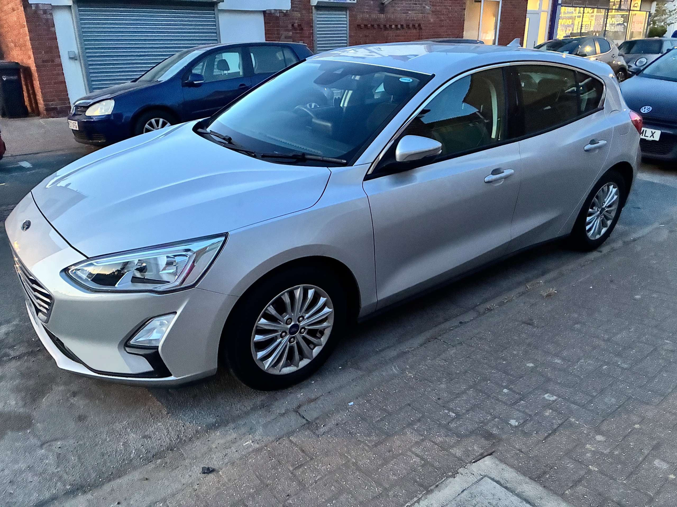 A 2019 FORD FOCUS 1.0T EcoBoost Titanium Hatchback 5dr Petrol Manual Euro 6 (s/s) (125 ps) A 2019 FORD FOCUS 1.0T EcoBoost Titanium Hatchback 5dr Petrol Manual Euro 6 (s/s) (125 ps)