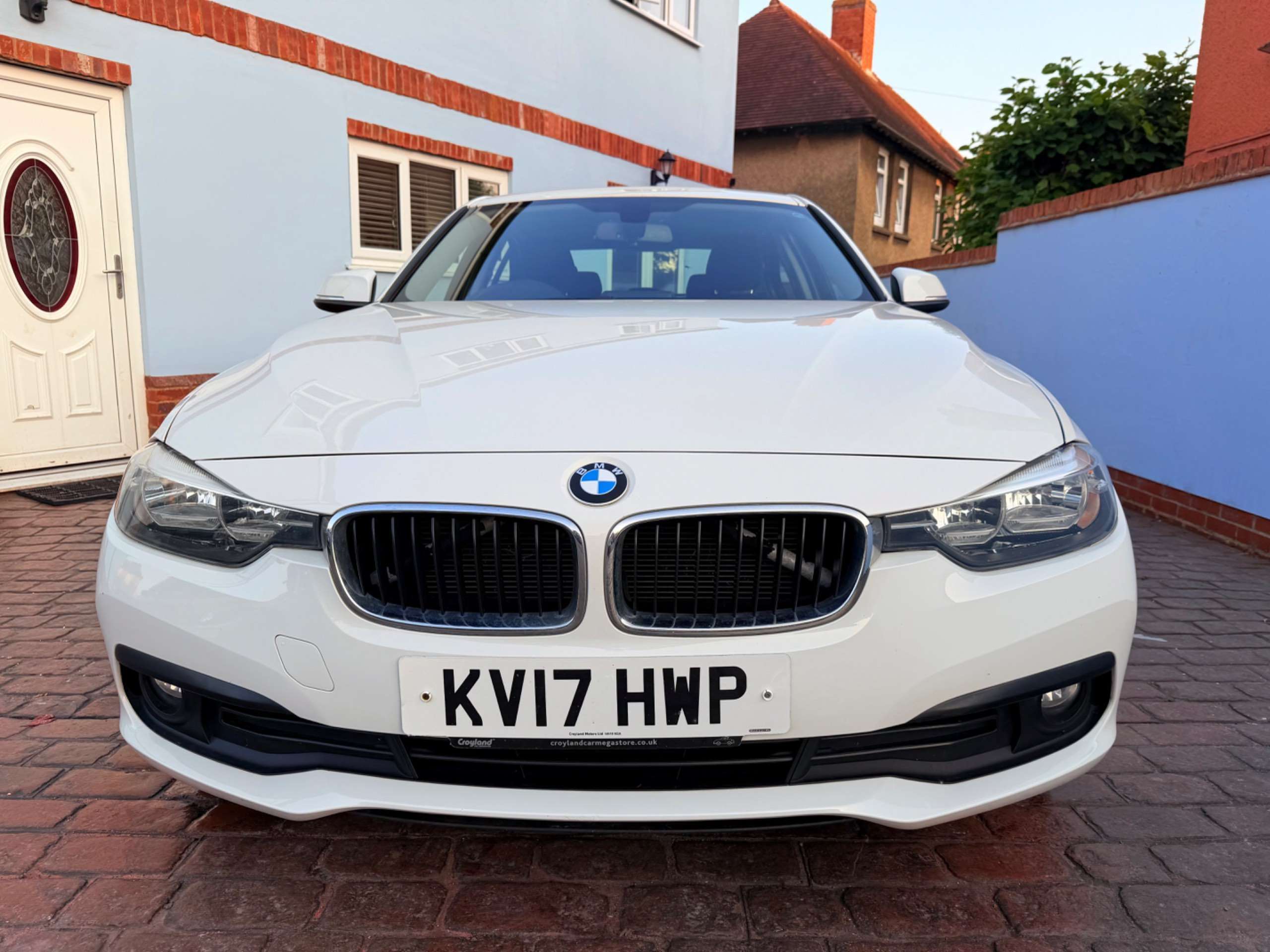 A 2017 BMW 3 SERIES 2.0 316d SE Saloon 4dr Diesel Manual Euro 6 (s/s) (116 ps) A 2017 BMW 3 SERIES 2.0 316d SE Saloon 4dr Diesel Manual Euro 6 (s/s) (116 ps)