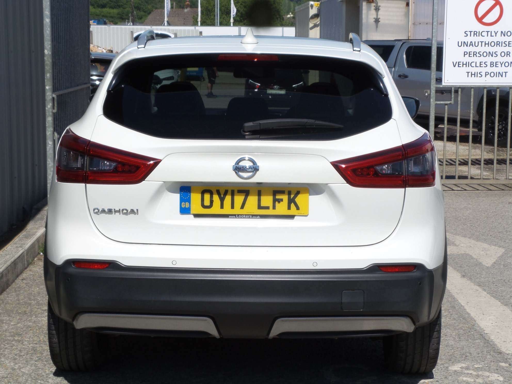 A 2017 NISSAN QASHQAI 1.5 dCi Tekna SUV 5dr Diesel Manual Euro 6 (s/s) (110 ps) A 2017 NISSAN QASHQAI 1.5 dCi Tekna SUV 5dr Diesel Manual Euro 6 (s/s) (110 ps)