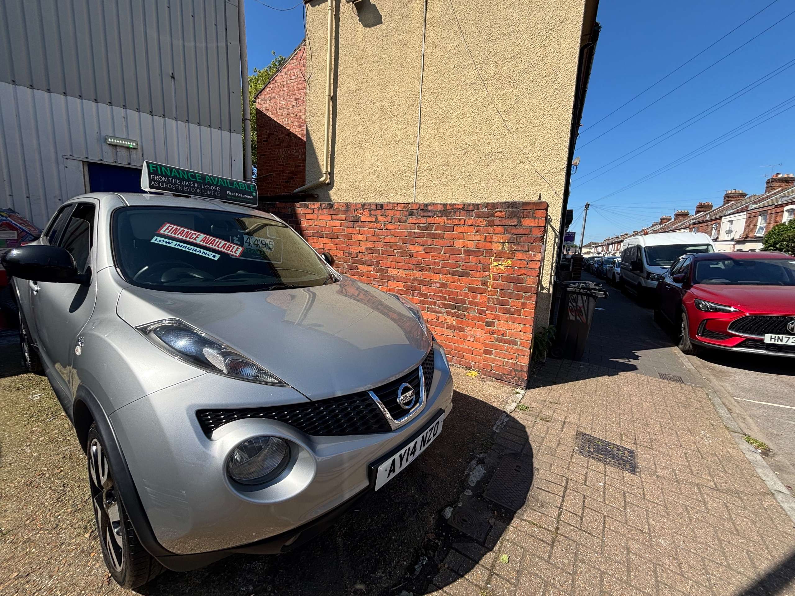 A 2014 NISSAN JUKE 1.6 N-Tec 5dr A 2014 NISSAN JUKE 1.6 N-Tec 5dr