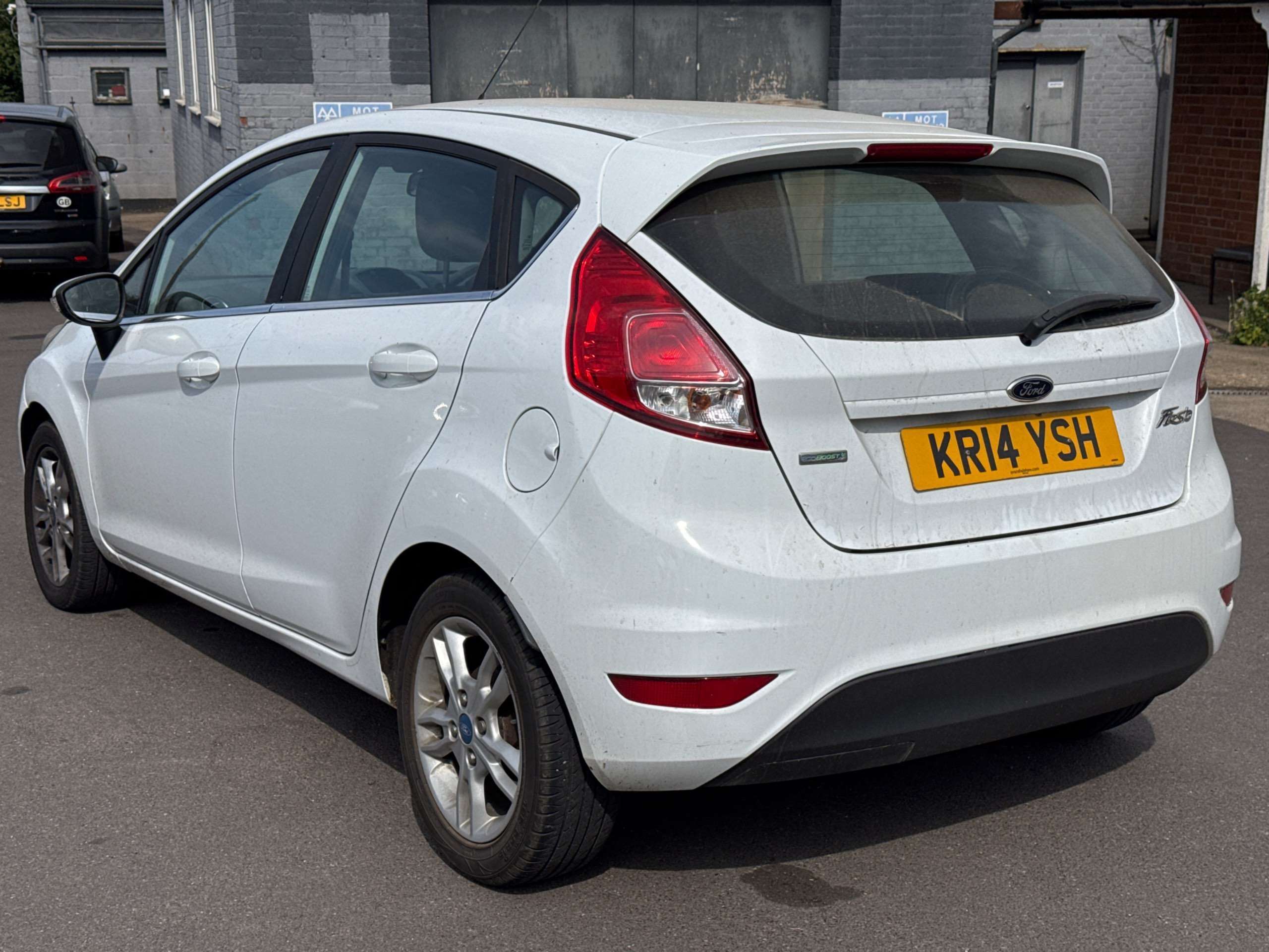 A 2014 FORD FIESTA 1.0T EcoBoost Zetec Hatchback 5dr Petrol Manual Euro 5 (s/s) (100 ps) A 2014 FORD FIESTA 1.0T EcoBoost Zetec Hatchback 5dr Petrol Manual Euro 5 (s/s) (100 ps)