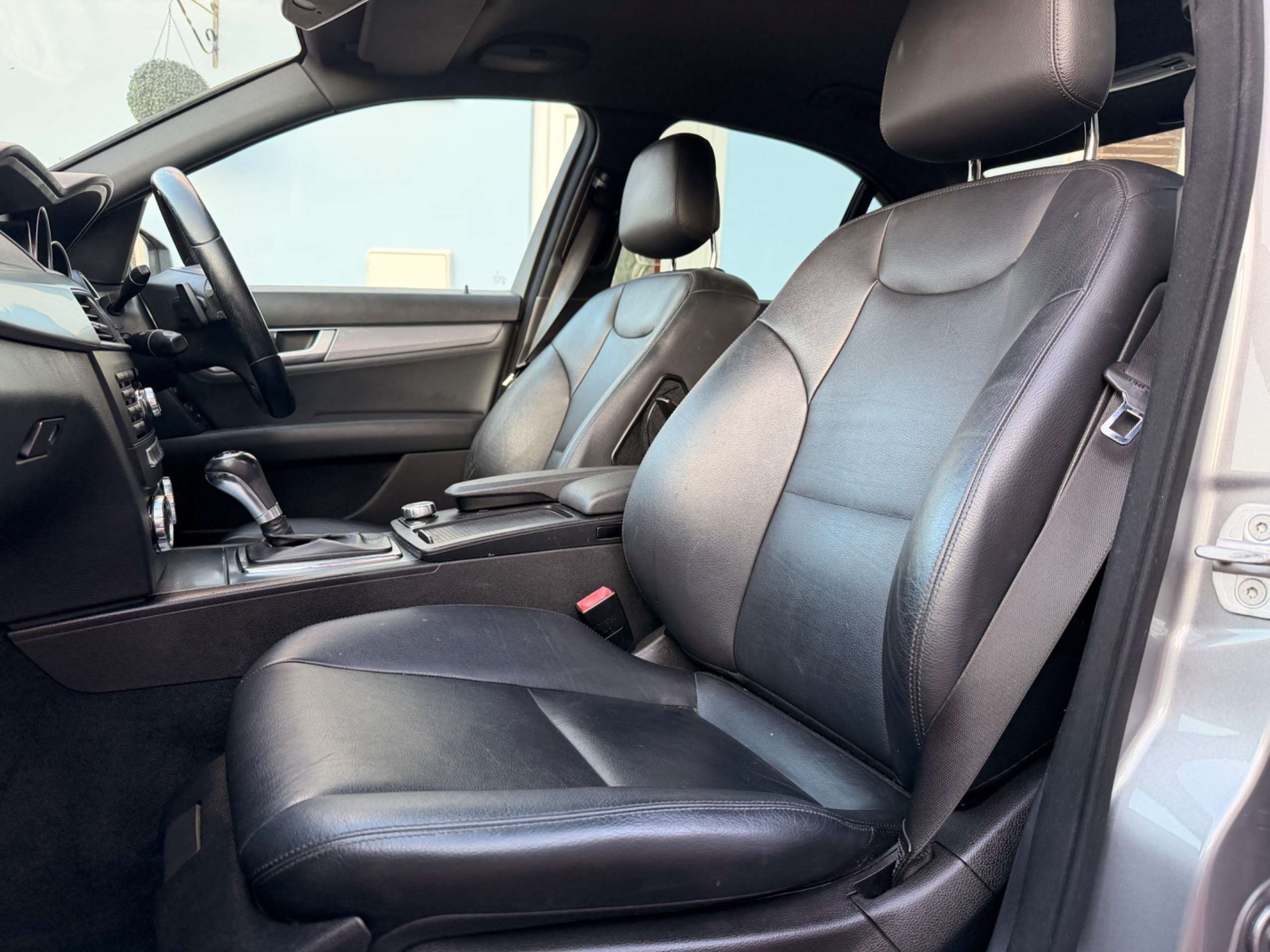 A 2012 MERCEDES-BENZ C CLASS 2.1 C220 CDI BlueEfficiency Sport Saloon 4dr Diesel G-Tronic+ Euro 5 (s/s) (170 ps) A 2012 MERCEDES-BENZ C CLASS 2.1 C220 CDI BlueEfficiency Sport Saloon 4dr Diesel G-Tronic+ Euro 5 (s/s) (170 ps)