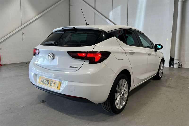 A 2018 VAUXHALL ASTRA 1.0i Turbo ecoTEC SE Hatchback 5dr Petrol Manual Euro 6 (s/s) (105 ps) A 2018 VAUXHALL ASTRA 1.0i Turbo ecoTEC SE Hatchback 5dr Petrol Manual Euro 6 (s/s) (105 ps)