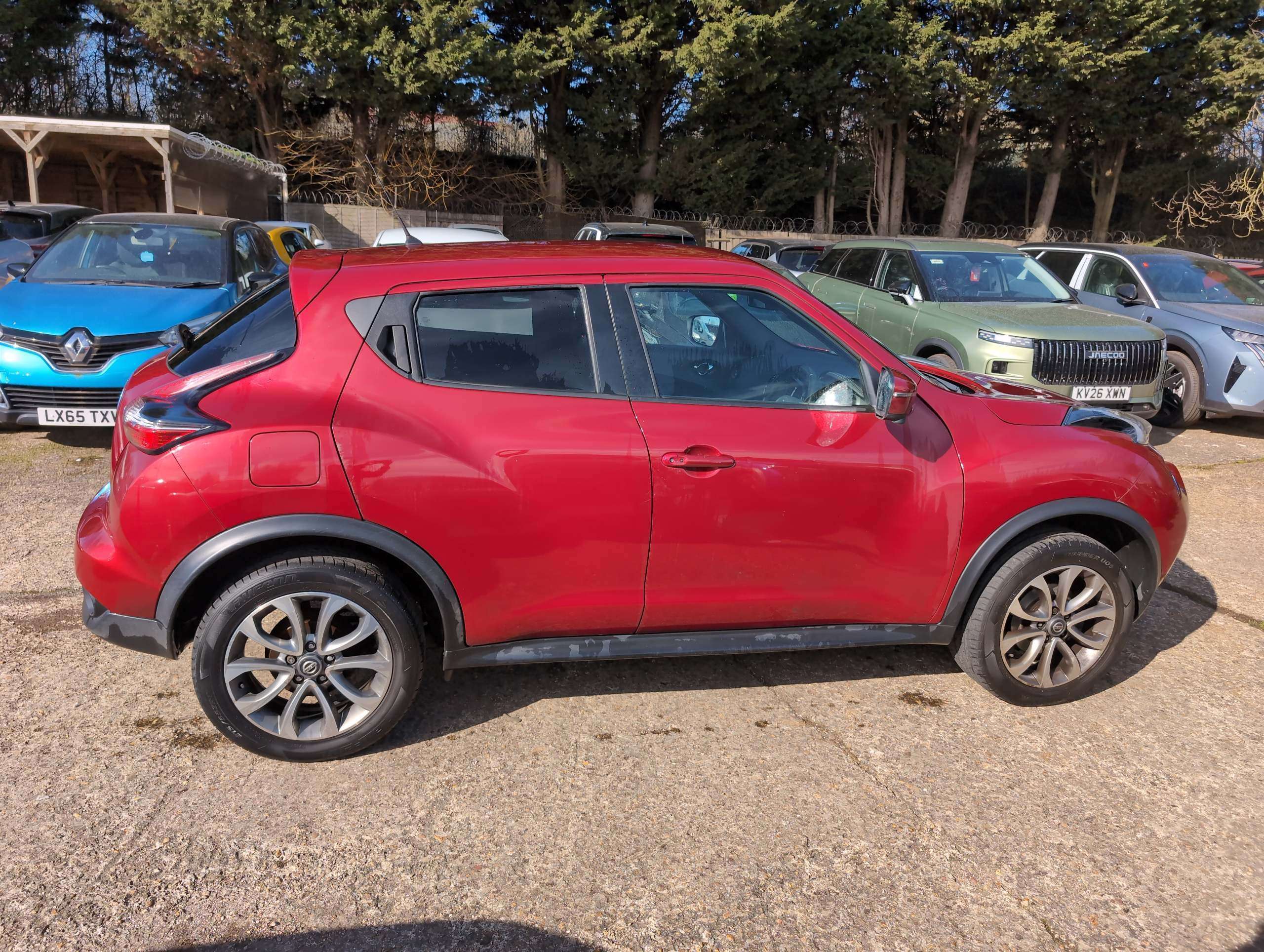 A 2019 NISSAN JUKE 1.6 Tekna SUV 5dr Petrol Manual Euro 6 (112 ps) A 2019 NISSAN JUKE 1.6 Tekna SUV 5dr Petrol Manual Euro 6 (112 ps)