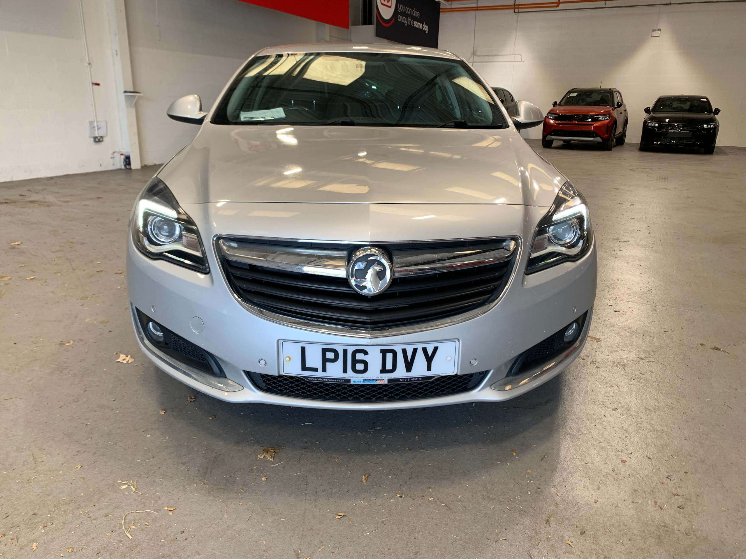 A 2016 VAUXHALL INSIGNIA 2.0 CDTi SRi Nav Hatchback 5dr Diesel Manual Euro 6 (s/s) (170 ps) A 2016 VAUXHALL INSIGNIA 2.0 CDTi SRi Nav Hatchback 5dr Diesel Manual Euro 6 (s/s) (170 ps)