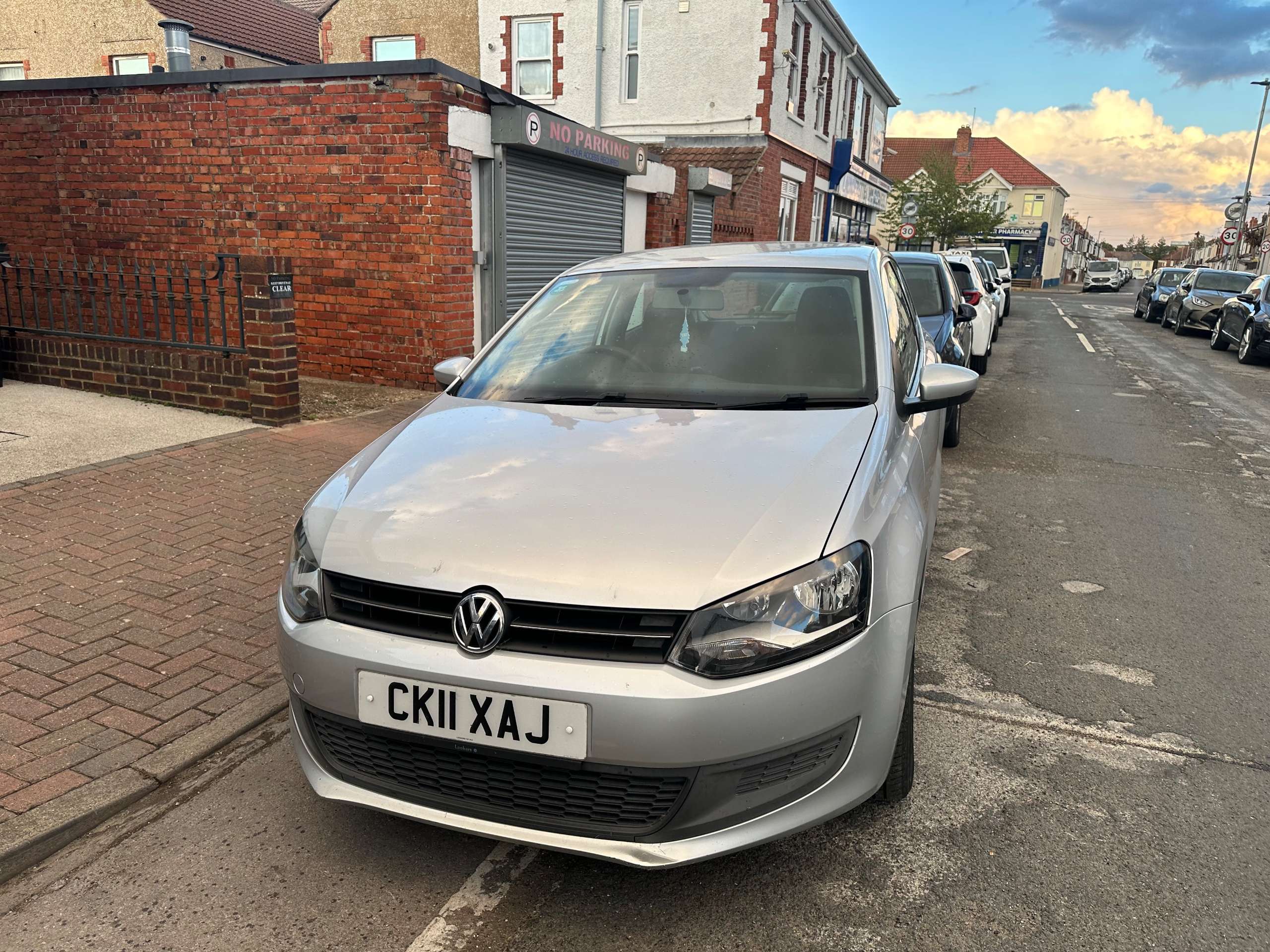 A 2011 VOLKSWAGEN POLO 1.6 TDI SE Hatchback 3dr Diesel Manual Euro 5 (75 ps) A 2011 VOLKSWAGEN POLO 1.6 TDI SE Hatchback 3dr Diesel Manual Euro 5 (75 ps)