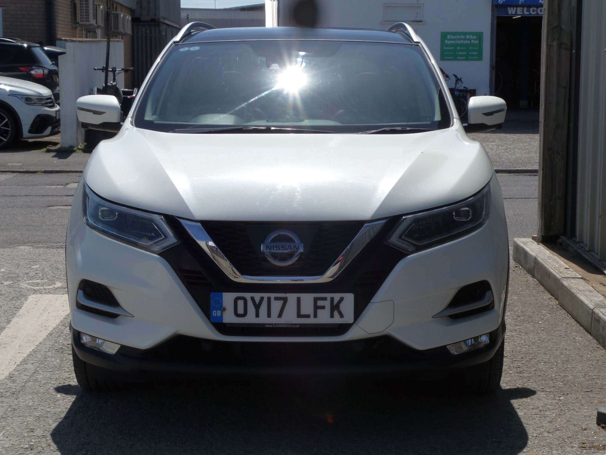 A 2017 NISSAN QASHQAI 1.5 dCi Tekna SUV 5dr Diesel Manual Euro 6 (s/s) (110 ps) A 2017 NISSAN QASHQAI 1.5 dCi Tekna SUV 5dr Diesel Manual Euro 6 (s/s) (110 ps)