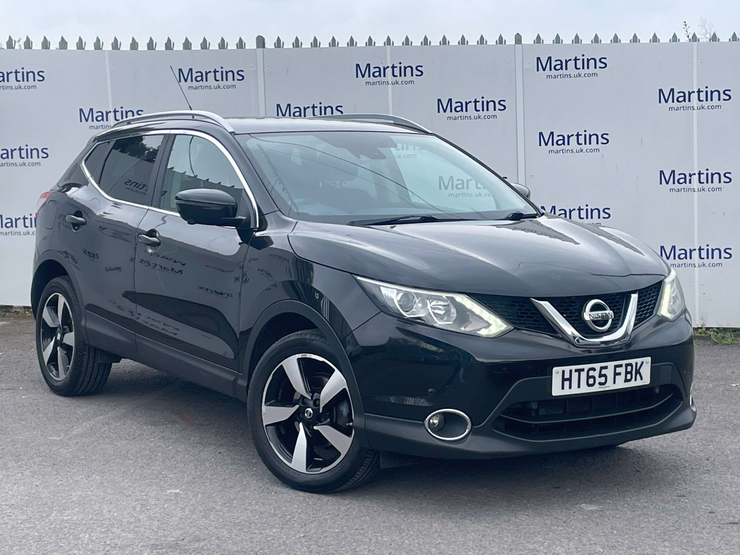 A 2016 NISSAN QASHQAI 1.2 DiG-T N-Connecta 5dr A 2016 NISSAN QASHQAI 1.2 DiG-T N-Connecta 5dr