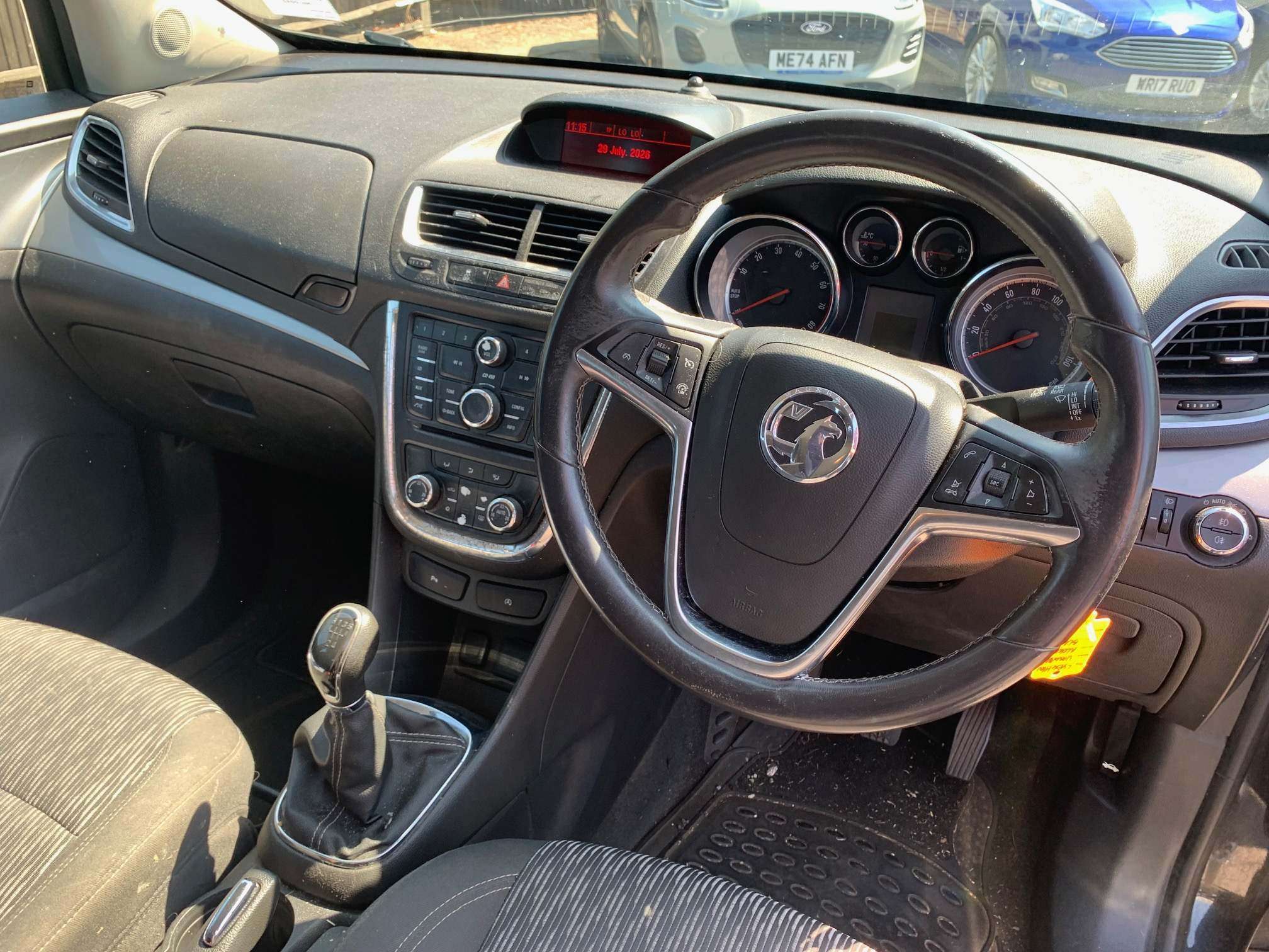 A 2015 VAUXHALL MOKKA 1.6 Exclusiv SUV 5dr Petrol Manual 2WD Euro 5 (s/s) (115 ps) A 2015 VAUXHALL MOKKA 1.6 Exclusiv SUV 5dr Petrol Manual 2WD Euro 5 (s/s) (115 ps)