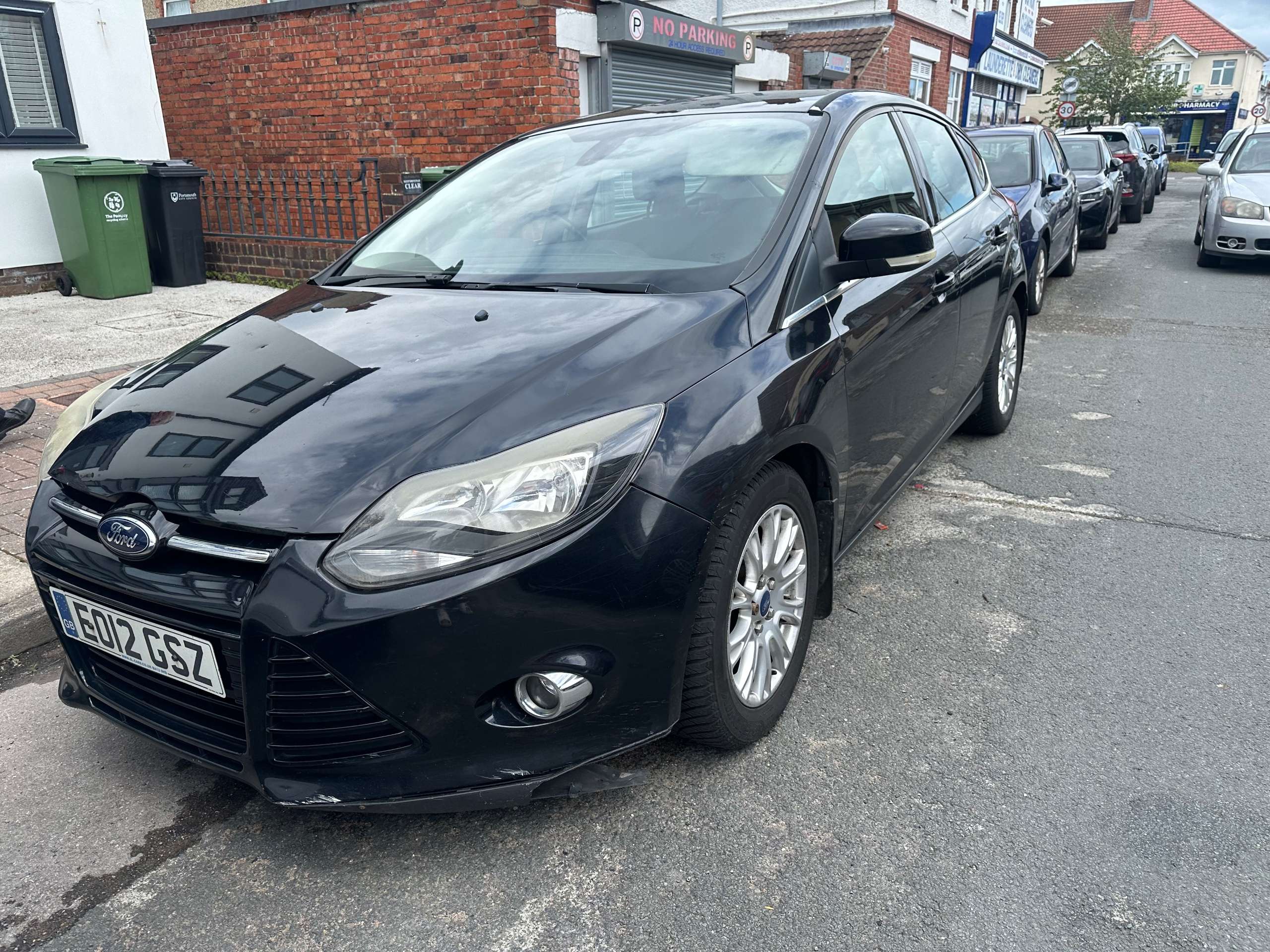 A 2012 FORD FOCUS 1.6 TDCi Titanium Hatchback 5dr Diesel Manual Euro 5 (s/s) (115 ps) A 2012 FORD FOCUS 1.6 TDCi Titanium Hatchback 5dr Diesel Manual Euro 5 (s/s) (115 ps)