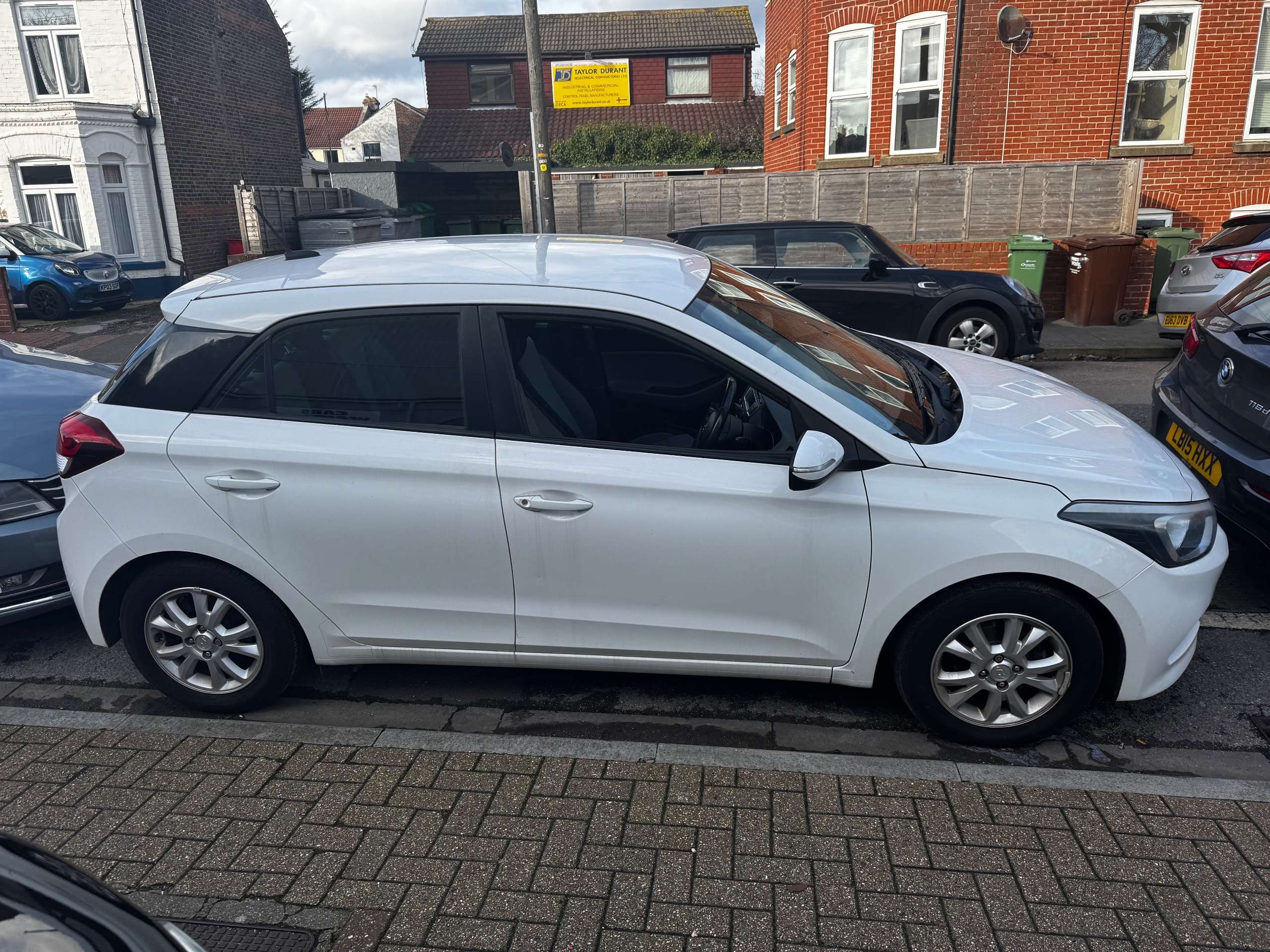 A 2016 HYUNDAI I20 1.2 Blue Drive SE Hatchback 5dr Petrol Manual Euro 6 (s/s) (84 ps) A 2016 HYUNDAI I20 1.2 Blue Drive SE Hatchback 5dr Petrol Manual Euro 6 (s/s) (84 ps)