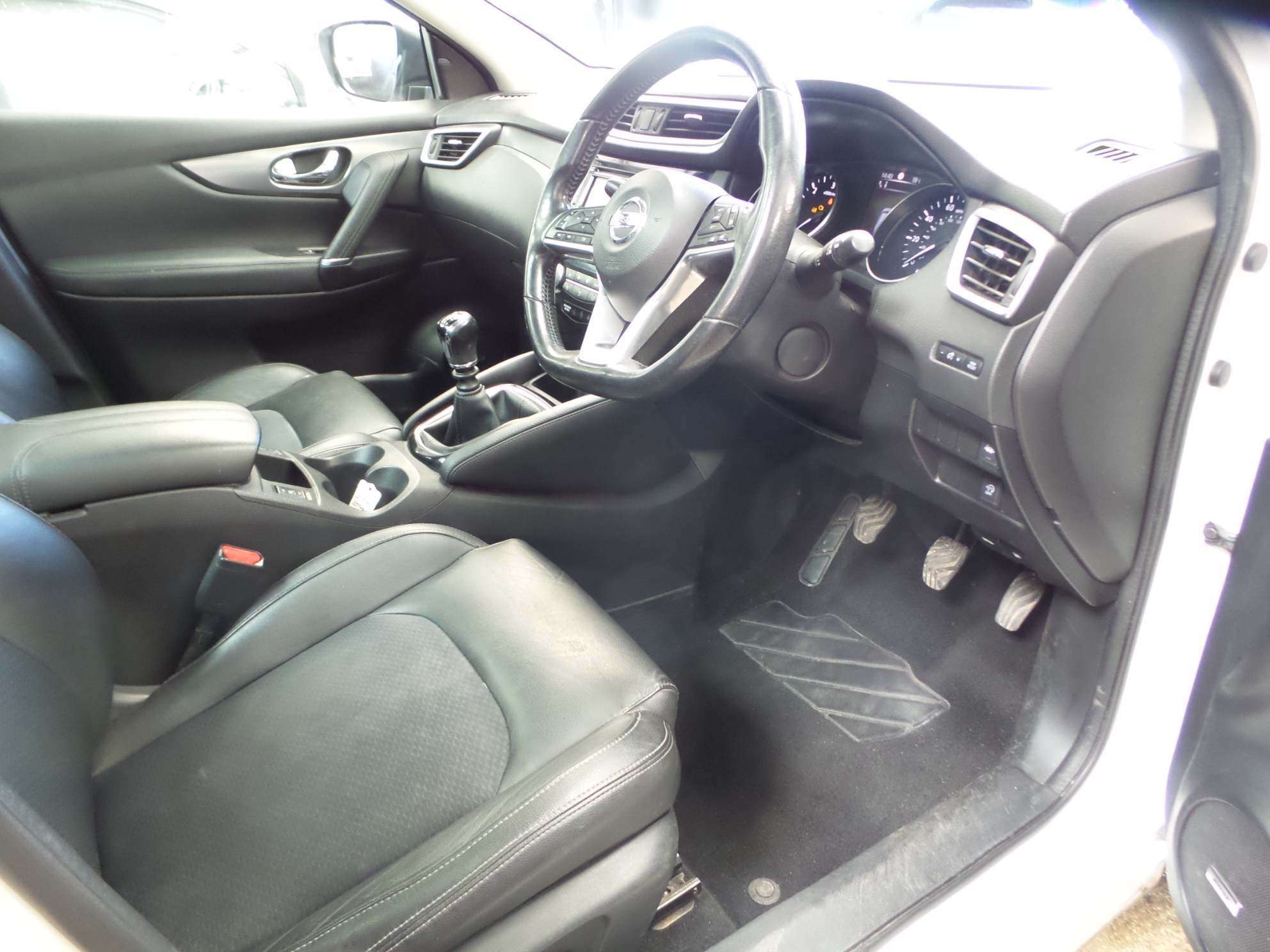 A 2017 NISSAN QASHQAI 1.5 dCi Tekna SUV 5dr Diesel Manual Euro 6 (s/s) (110 ps) A 2017 NISSAN QASHQAI 1.5 dCi Tekna SUV 5dr Diesel Manual Euro 6 (s/s) (110 ps)