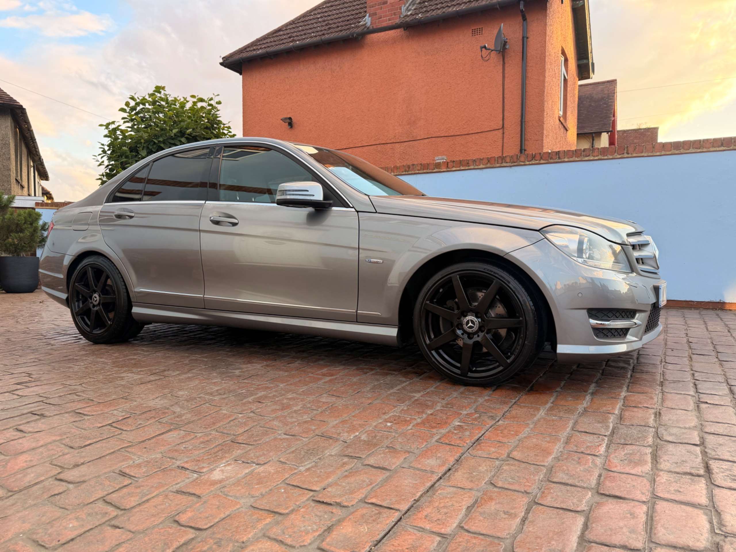 A 2012 MERCEDES-BENZ C CLASS 2.1 C220 CDI BlueEfficiency Sport Saloon 4dr Diesel G-Tronic+ Euro 5 (s/s) (170 ps) A 2012 MERCEDES-BENZ C CLASS 2.1 C220 CDI BlueEfficiency Sport Saloon 4dr Diesel G-Tronic+ Euro 5 (s/s) (170 ps)
