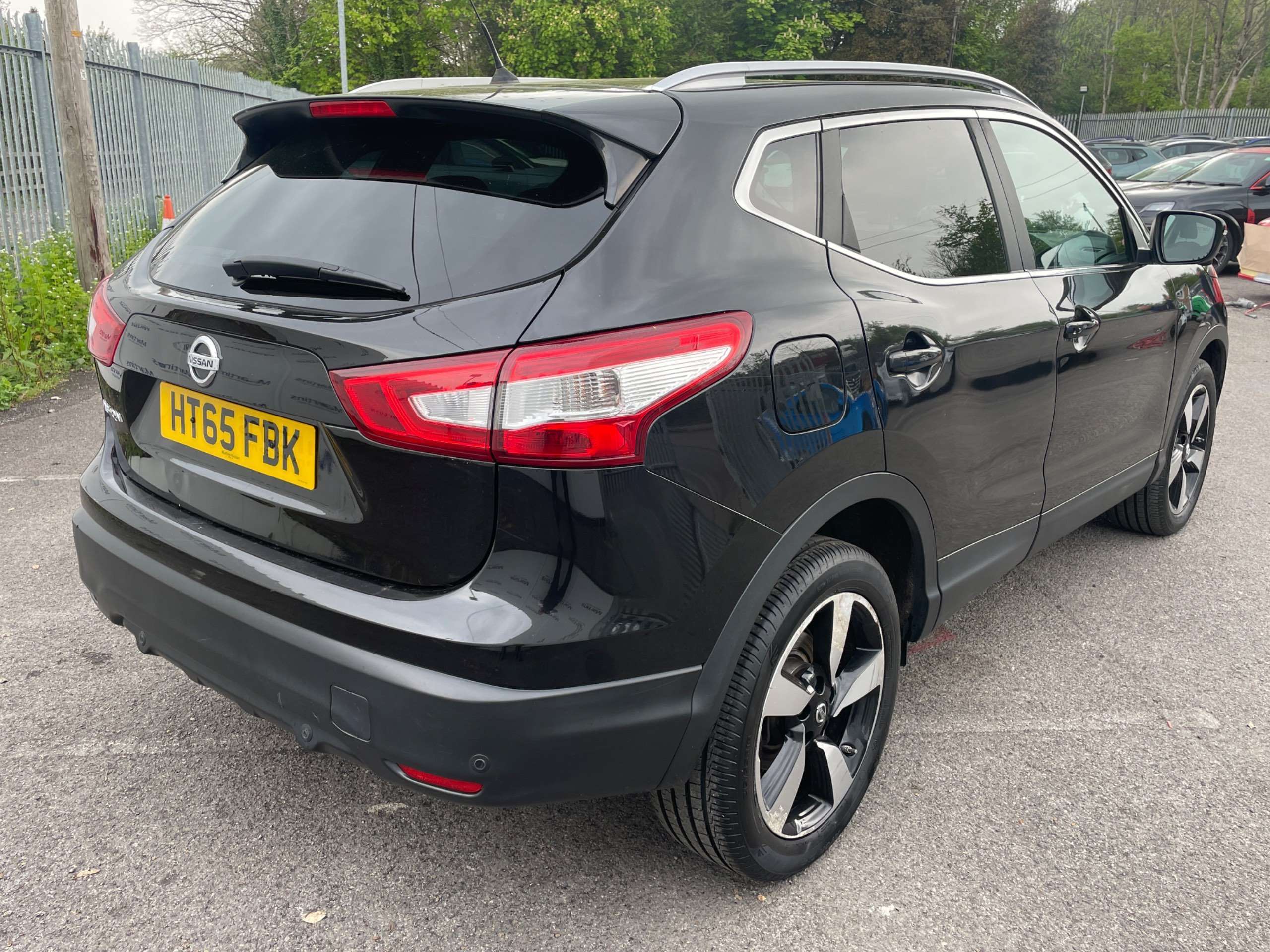 A 2016 NISSAN QASHQAI 1.2 DiG-T N-Connecta 5dr A 2016 NISSAN QASHQAI 1.2 DiG-T N-Connecta 5dr