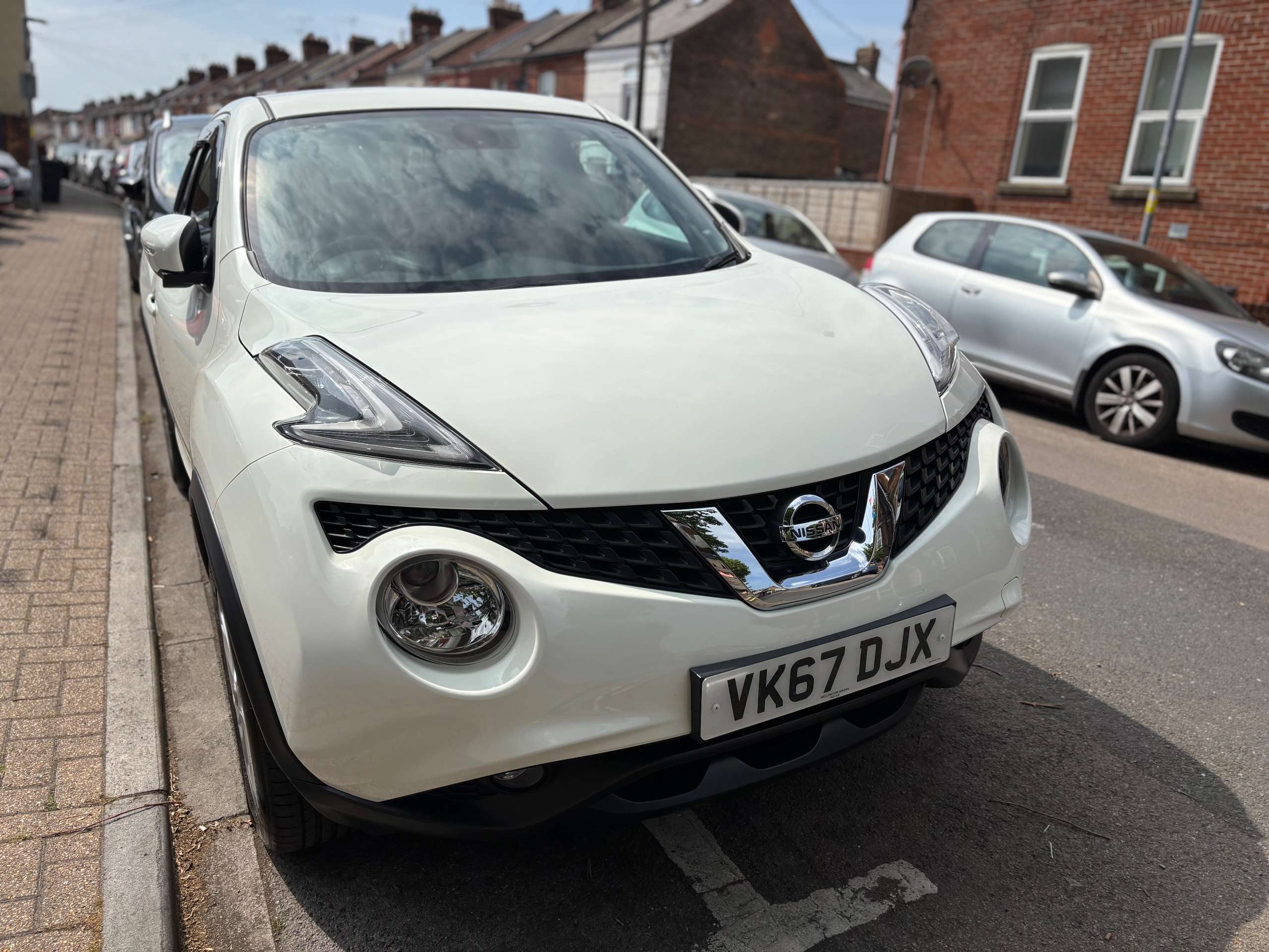 A 2017 NISSAN JUKE 1.2 DiG-T N-Connecta 5dr A 2017 NISSAN JUKE 1.2 DiG-T N-Connecta 5dr