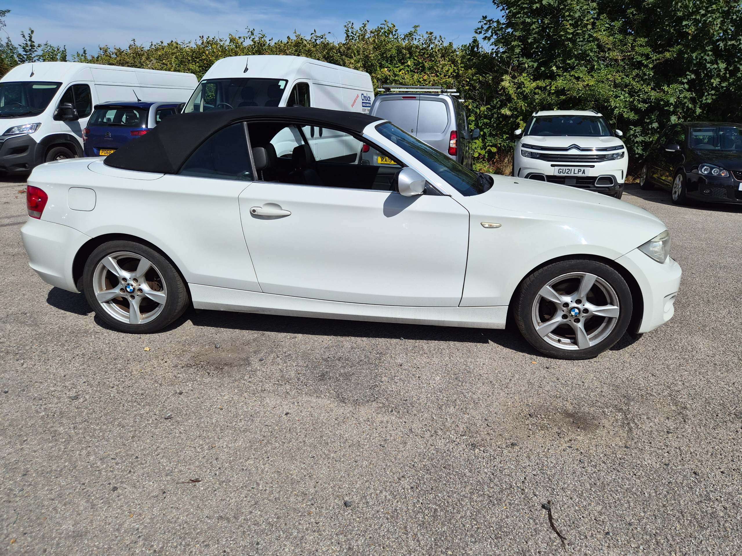 A 2012 BMW 1 SERIES 2.0 118i Exclusive Edition Convertible 2dr Petrol Manual Euro 5 (s/s) (143 ps) A 2012 BMW 1 SERIES 2.0 118i Exclusive Edition Convertible 2dr Petrol Manual Euro 5 (s/s) (143 ps)