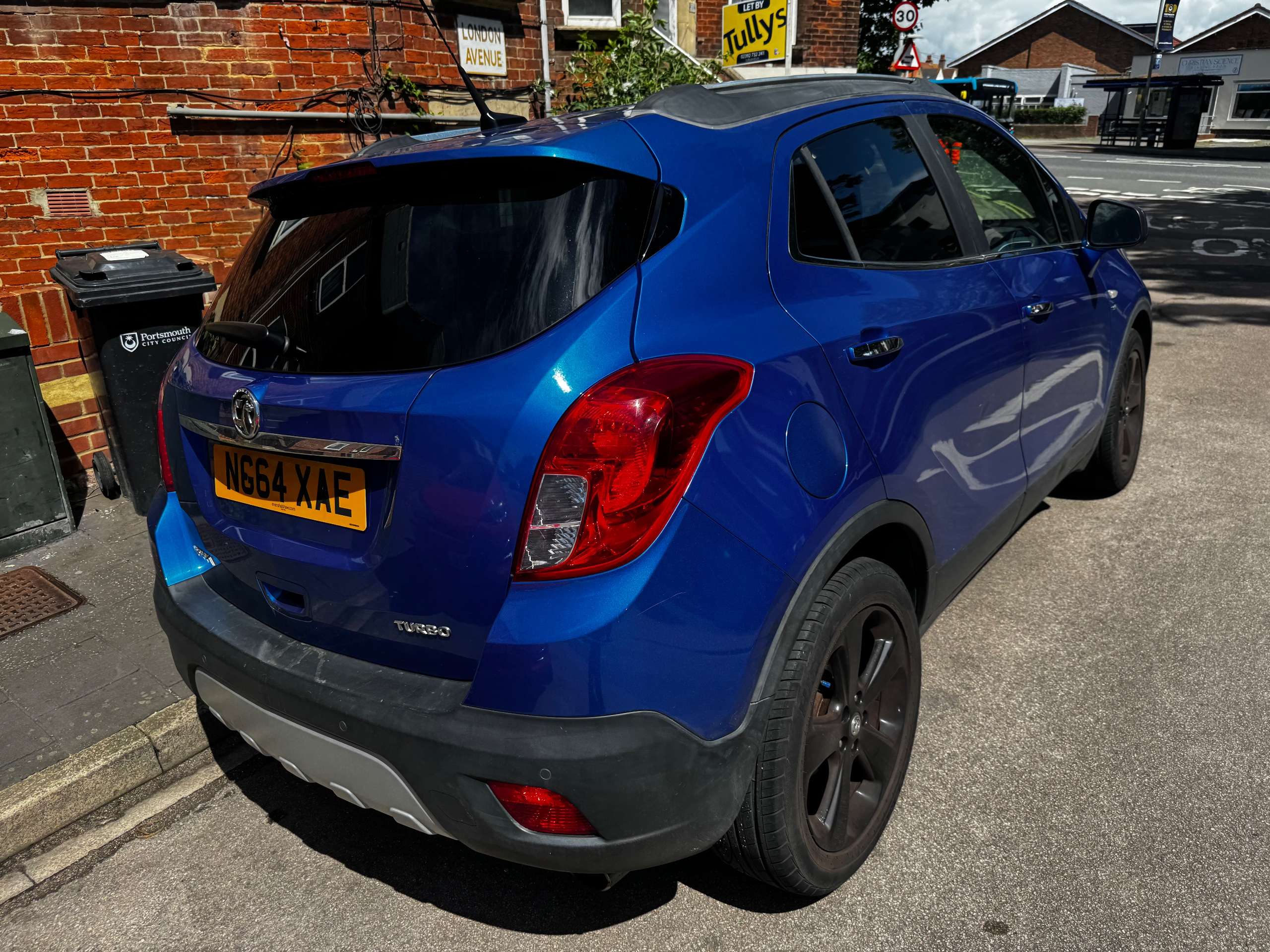 A 2014 VAUXHALL MOKKA 1.4T SE SUV 5dr Petrol Manual 2WD Euro 5 (s/s) (140 ps) A 2014 VAUXHALL MOKKA 1.4T SE SUV 5dr Petrol Manual 2WD Euro 5 (s/s) (140 ps)