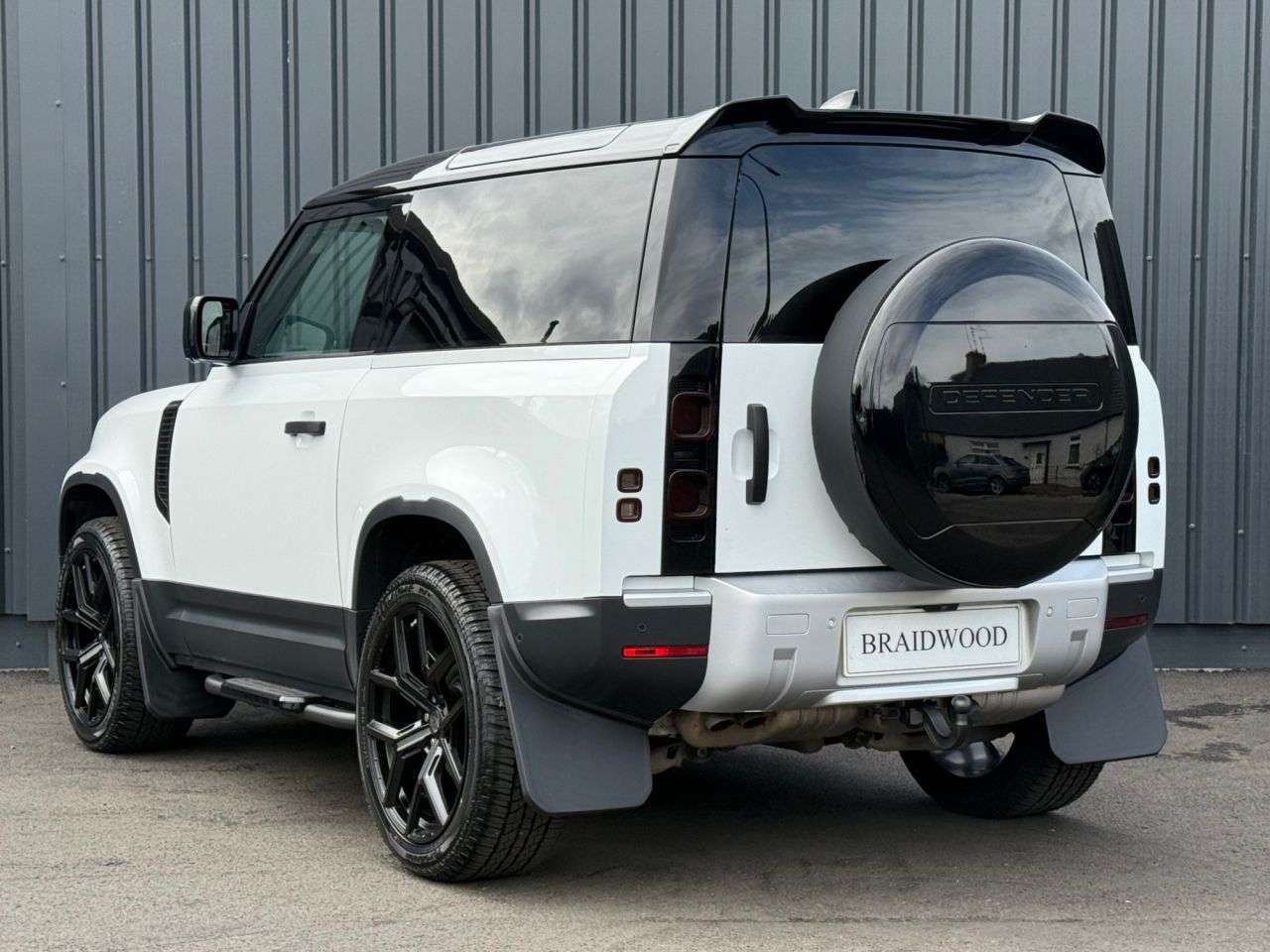 A 2022 LAND ROVER DEFENDER 3.0 D250 MHEV Hard Top SUV 3dr Diesel Auto 4WD SWB Euro 6 (s/s) (250 ps) A 2022 LAND ROVER DEFENDER 3.0 D250 MHEV Hard Top SUV 3dr Diesel Auto 4WD SWB Euro 6 (s/s) (250 ps)