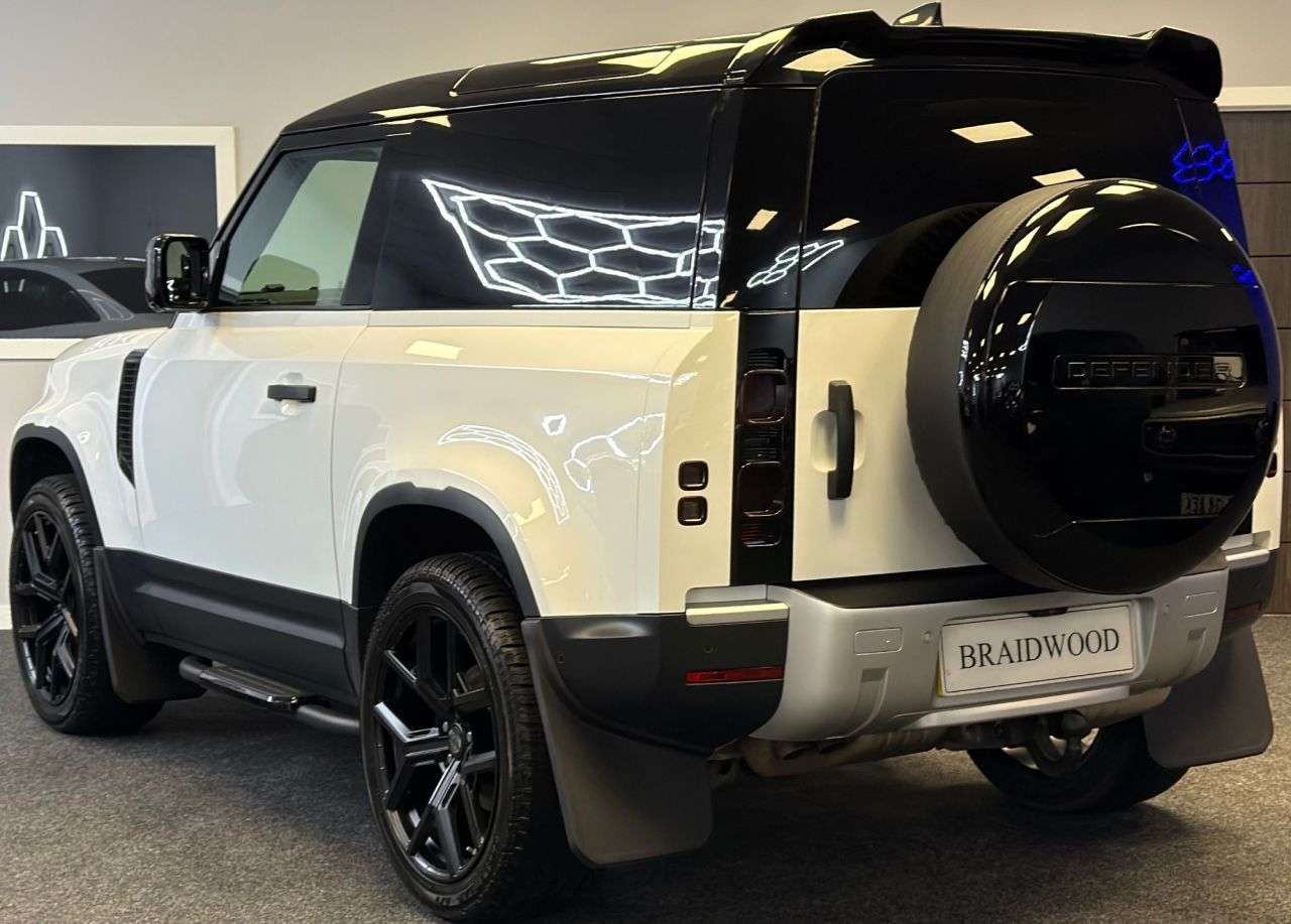 A 2022 LAND ROVER DEFENDER 3.0 D250 MHEV Hard Top SUV 3dr Diesel Auto 4WD SWB Euro 6 (s/s) (250 ps) A 2022 LAND ROVER DEFENDER 3.0 D250 MHEV Hard Top SUV 3dr Diesel Auto 4WD SWB Euro 6 (s/s) (250 ps)