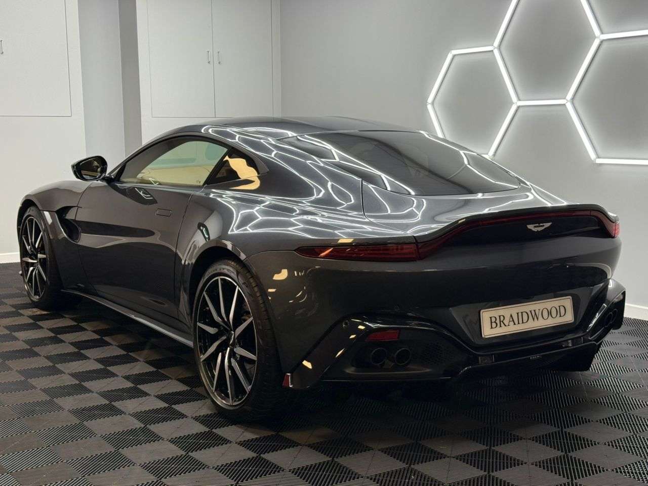2019 ASTON MARTIN VANTAGE 2019 ASTON MARTIN VANTAGE