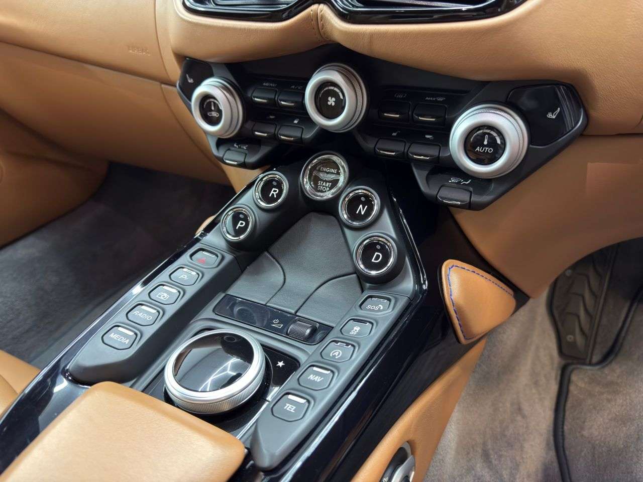 2019 ASTON MARTIN VANTAGE 2019 ASTON MARTIN VANTAGE