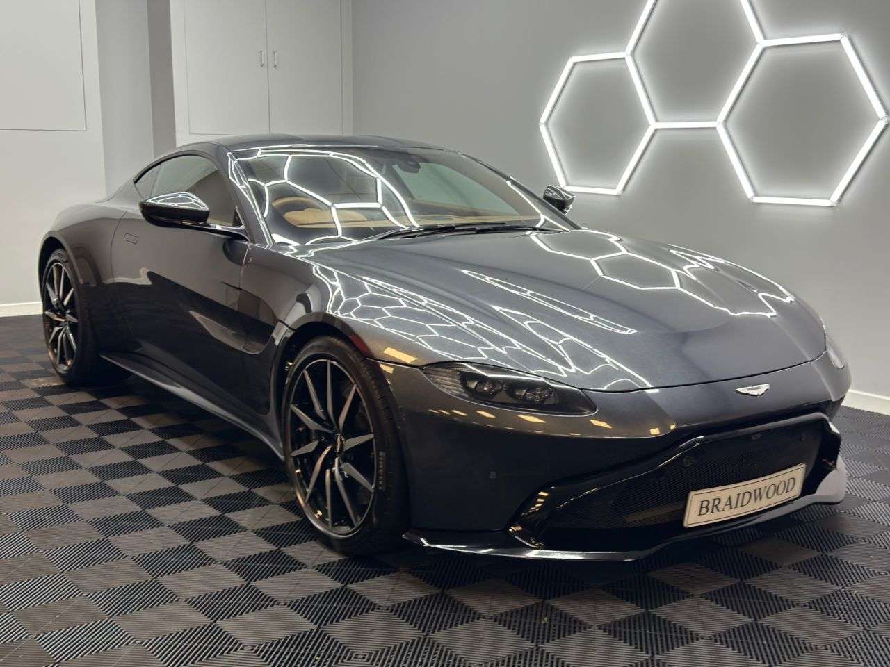 2019 ASTON MARTIN VANTAGE 2019 ASTON MARTIN VANTAGE
