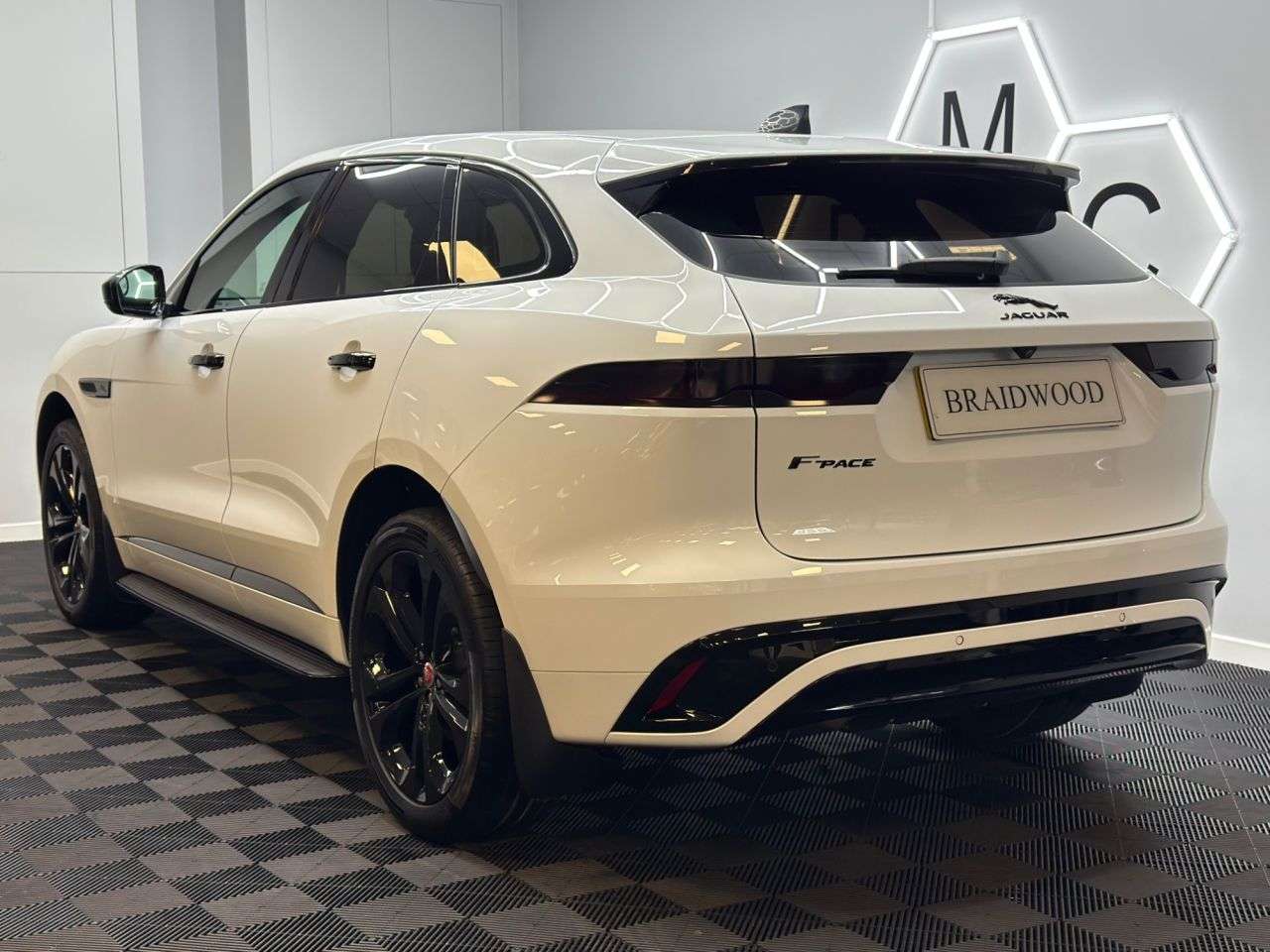 A 2022 JAGUAR F-PACE 2.0 D200 MHEV R-Dynamic HSE SUV 5dr Diesel Auto AWD Euro 6 (s/s) (204 ps) A 2022 JAGUAR F-PACE 2.0 D200 MHEV R-Dynamic HSE SUV 5dr Diesel Auto AWD Euro 6 (s/s) (204 ps)