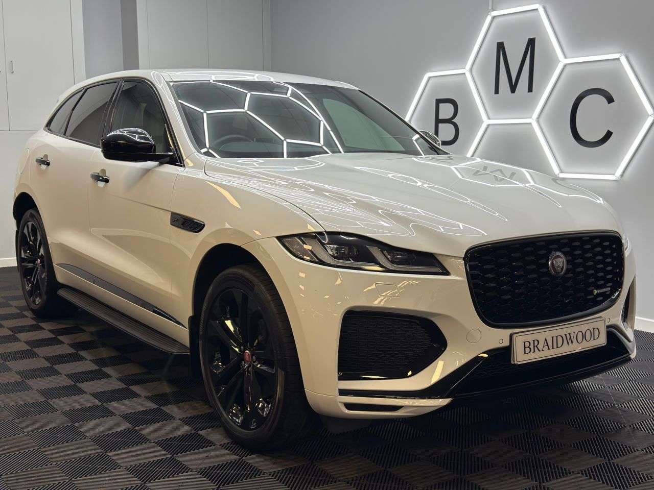 A 2022 JAGUAR F-PACE 2.0 D200 MHEV R-Dynamic HSE SUV 5dr Diesel Auto AWD Euro 6 (s/s) (204 ps) A 2022 JAGUAR F-PACE 2.0 D200 MHEV R-Dynamic HSE SUV 5dr Diesel Auto AWD Euro 6 (s/s) (204 ps)