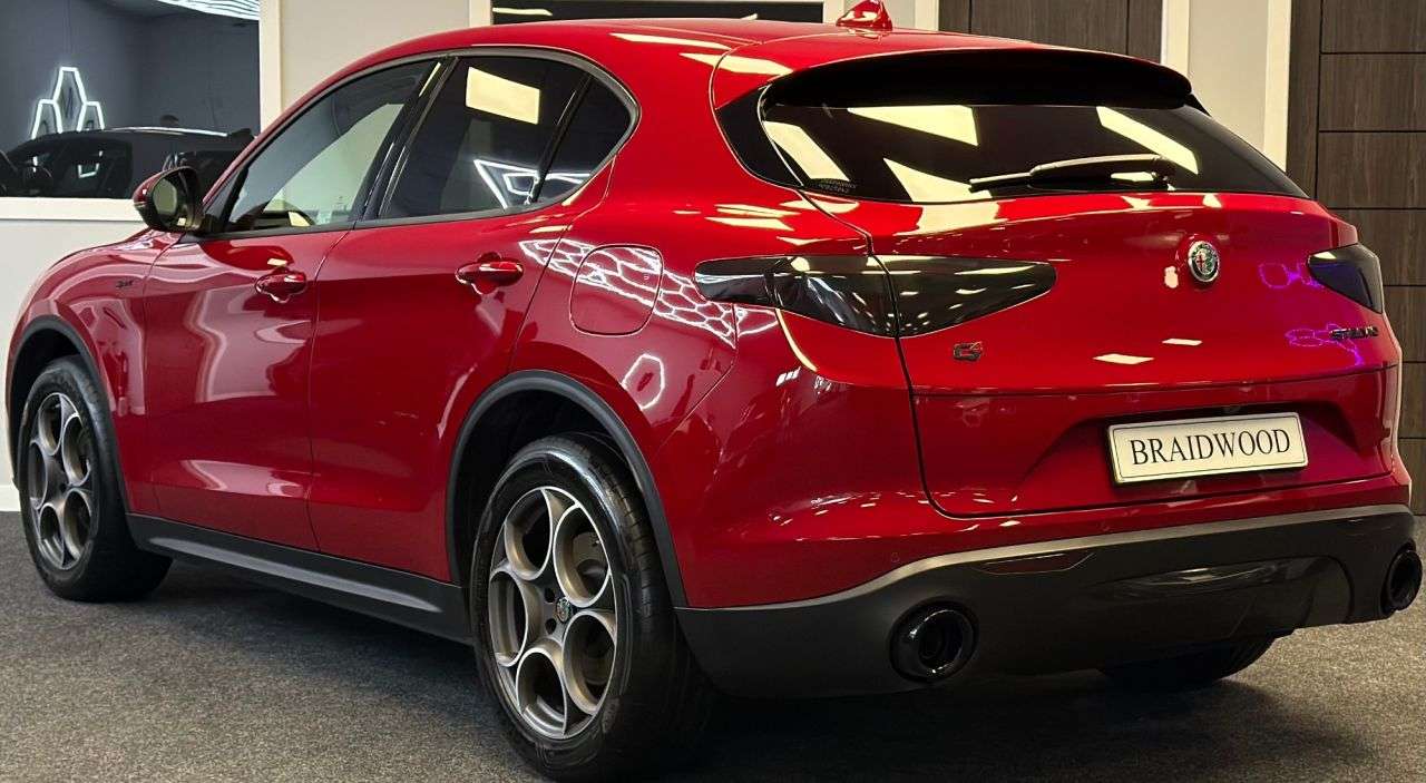 A 2021 ALFA ROMEO STELVIO 2.0T Sprint SUV 5dr Petrol Auto Q4 AWD Euro 6 (s/s) (200 ps) A 2021 ALFA ROMEO STELVIO 2.0T Sprint SUV 5dr Petrol Auto Q4 AWD Euro 6 (s/s) (200 ps)