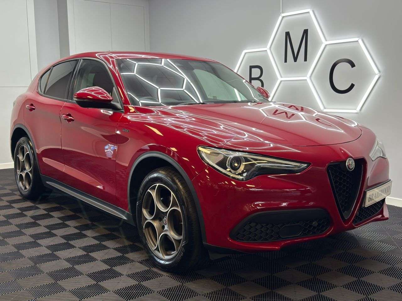 A 2021 ALFA ROMEO STELVIO 2.0T Sprint SUV 5dr Petrol Auto Q4 AWD Euro 6 (s/s) (200 ps) A 2021 ALFA ROMEO STELVIO 2.0T Sprint SUV 5dr Petrol Auto Q4 AWD Euro 6 (s/s) (200 ps)