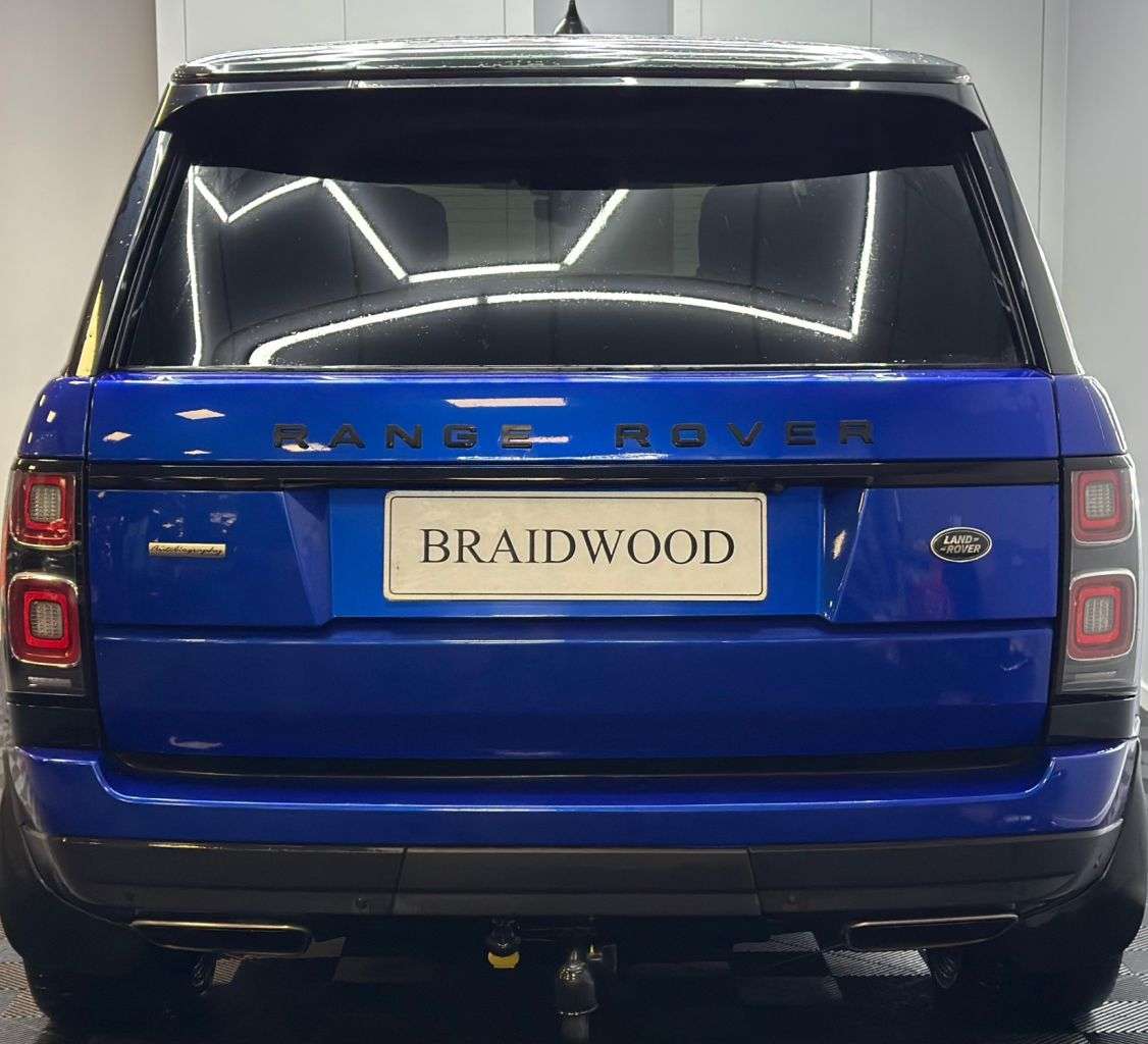 A 2018 LAND ROVER RANGE ROVER 4.4 SD V8 Autobiography SUV 5dr Diesel Auto 4WD Euro 6 (s/s) LWB (339 ps) A 2018 LAND ROVER RANGE ROVER 4.4 SD V8 Autobiography SUV 5dr Diesel Auto 4WD Euro 6 (s/s) LWB (339 ps)