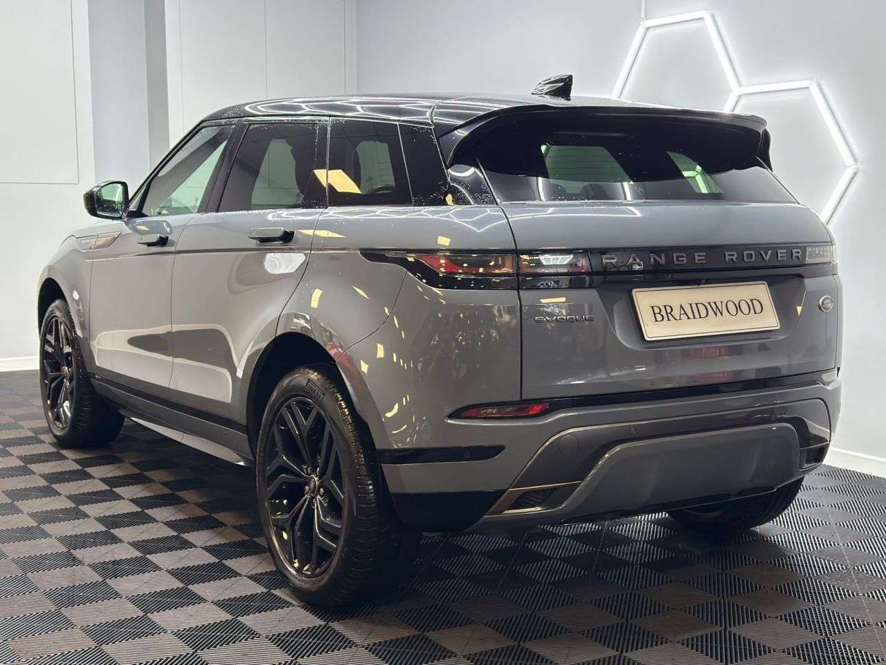 A 2019 LAND ROVER RANGE ROVER EVOQUE 2.0 D180 First Edition SUV 5dr Diesel Auto 4WD Euro 6 (s/s) (180 ps) A 2019 LAND ROVER RANGE ROVER EVOQUE 2.0 D180 First Edition SUV 5dr Diesel Auto 4WD Euro 6 (s/s) (180 ps)